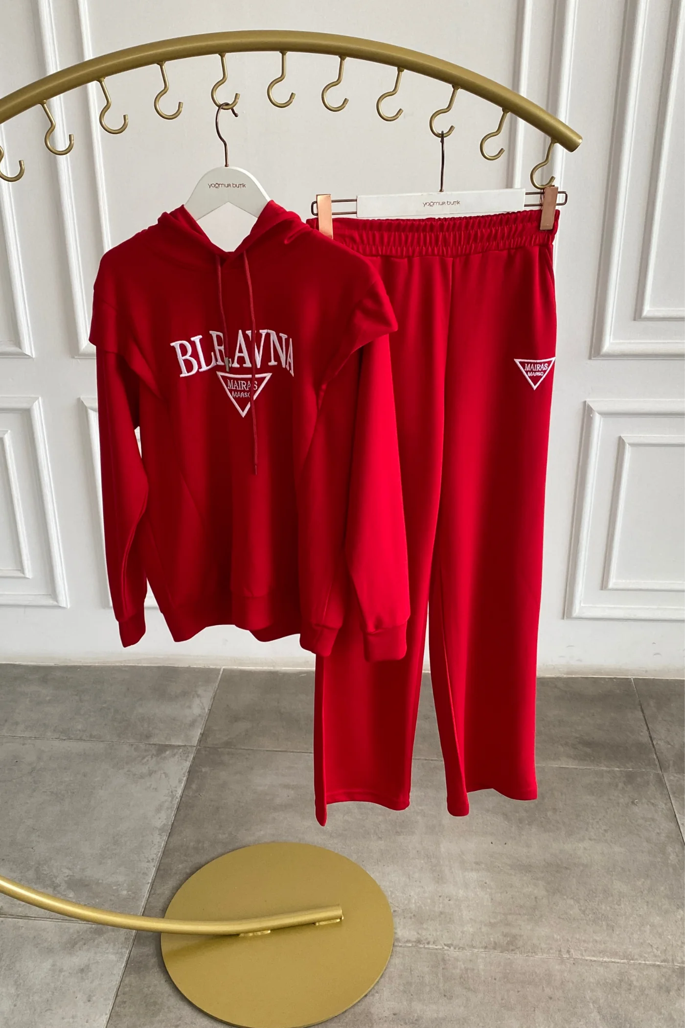 Önü Yazı Nakış İşlemeli Kapşonlu Eşofman Takımı - KIRMIZI