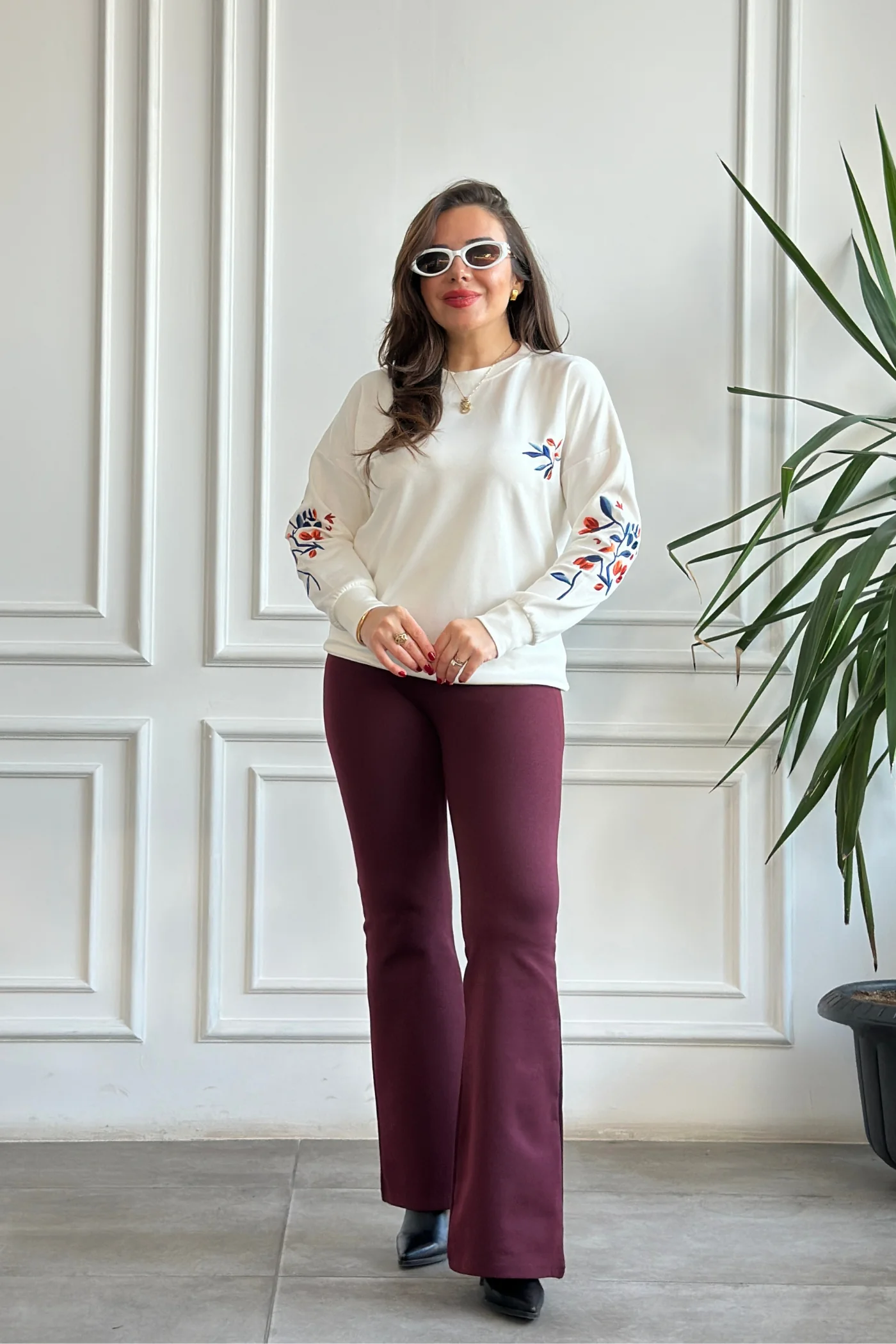 Önü Ve Kolları Nakış İşlemeli Sweat  - EKRU