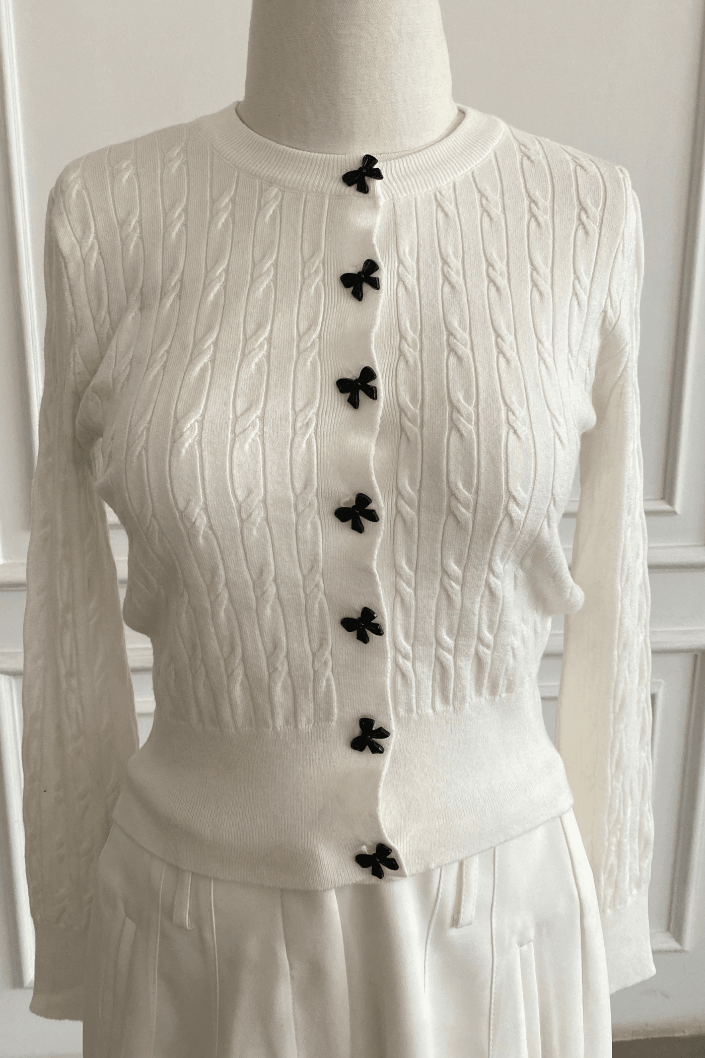 Kelebek Metal Aksesuar Detaylı Triko Ceket - EKRU