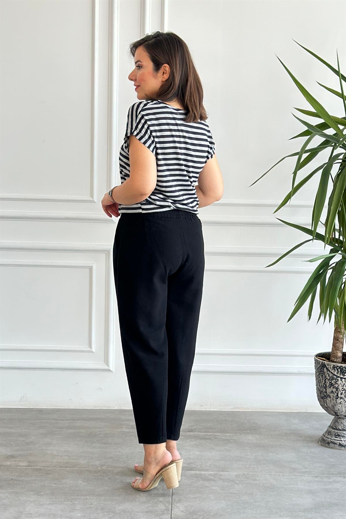 V Yaka Çizgili Basic T-Shirt