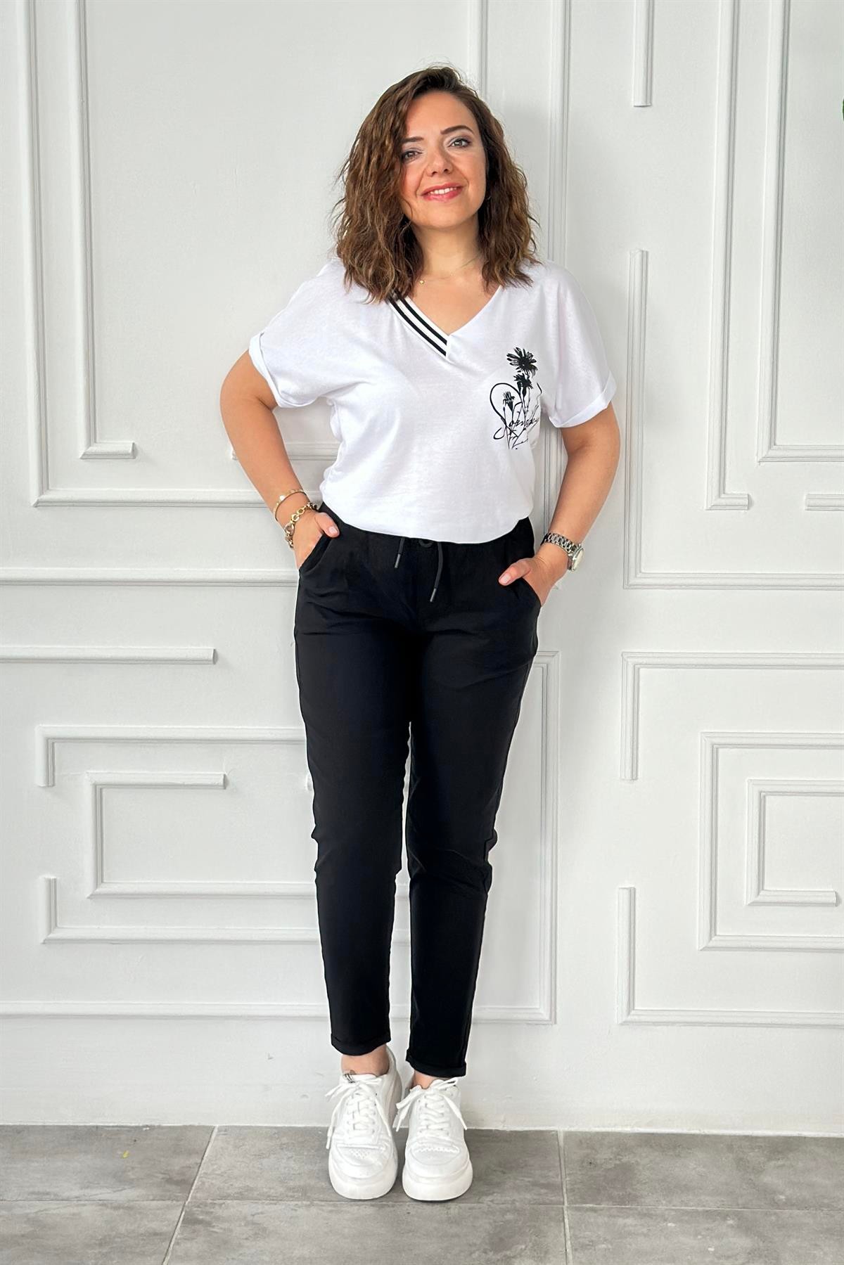 V yaka Önü Çiçek Baskılı T-Shirt
