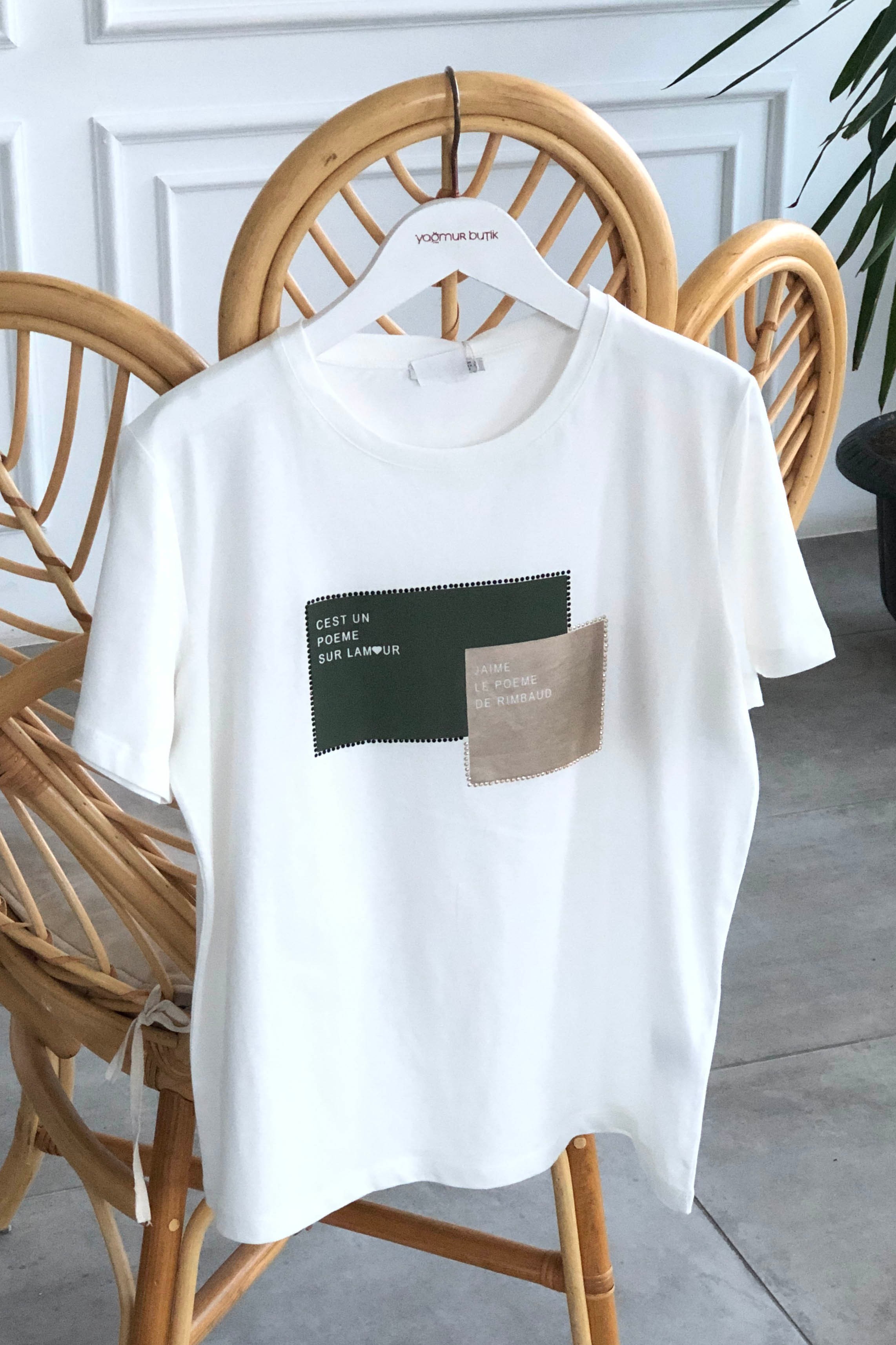 Önü Yazı Ve Taş Detaylı T-Shirt