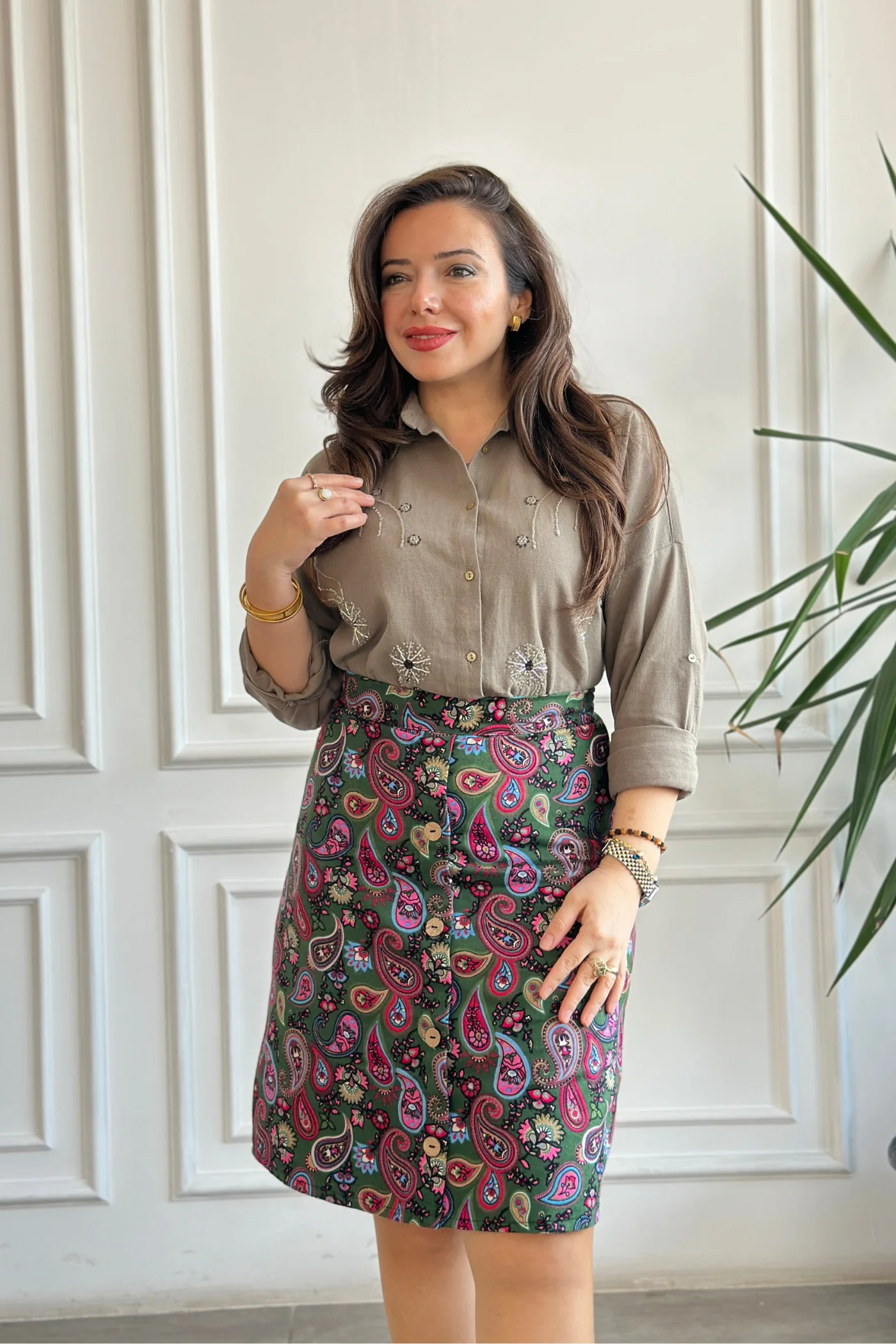 Önü Boncuk Çiçek İşlemeli Gömlek 