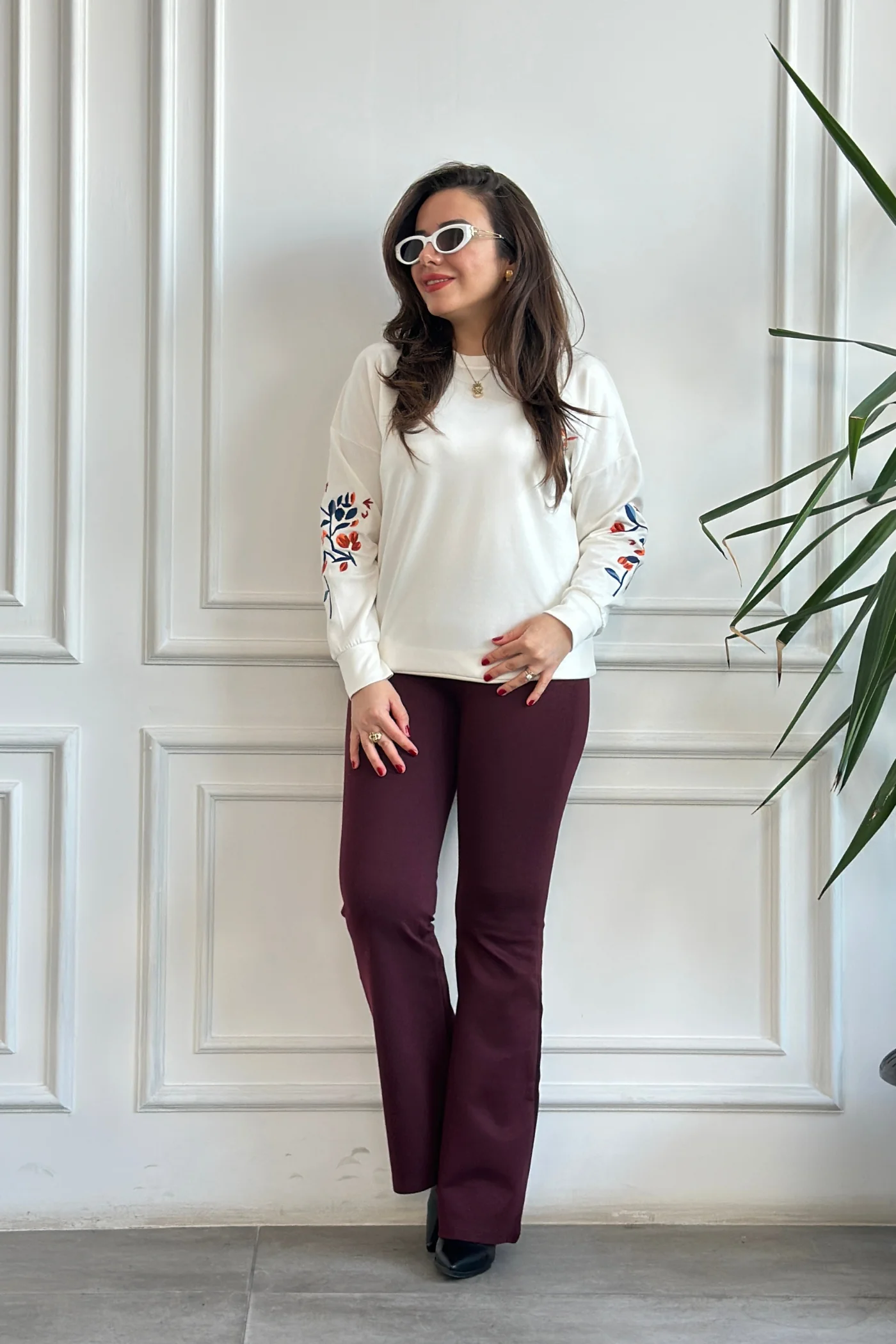 Önü Ve Kolları Nakış İşlemeli Sweat  - EKRU