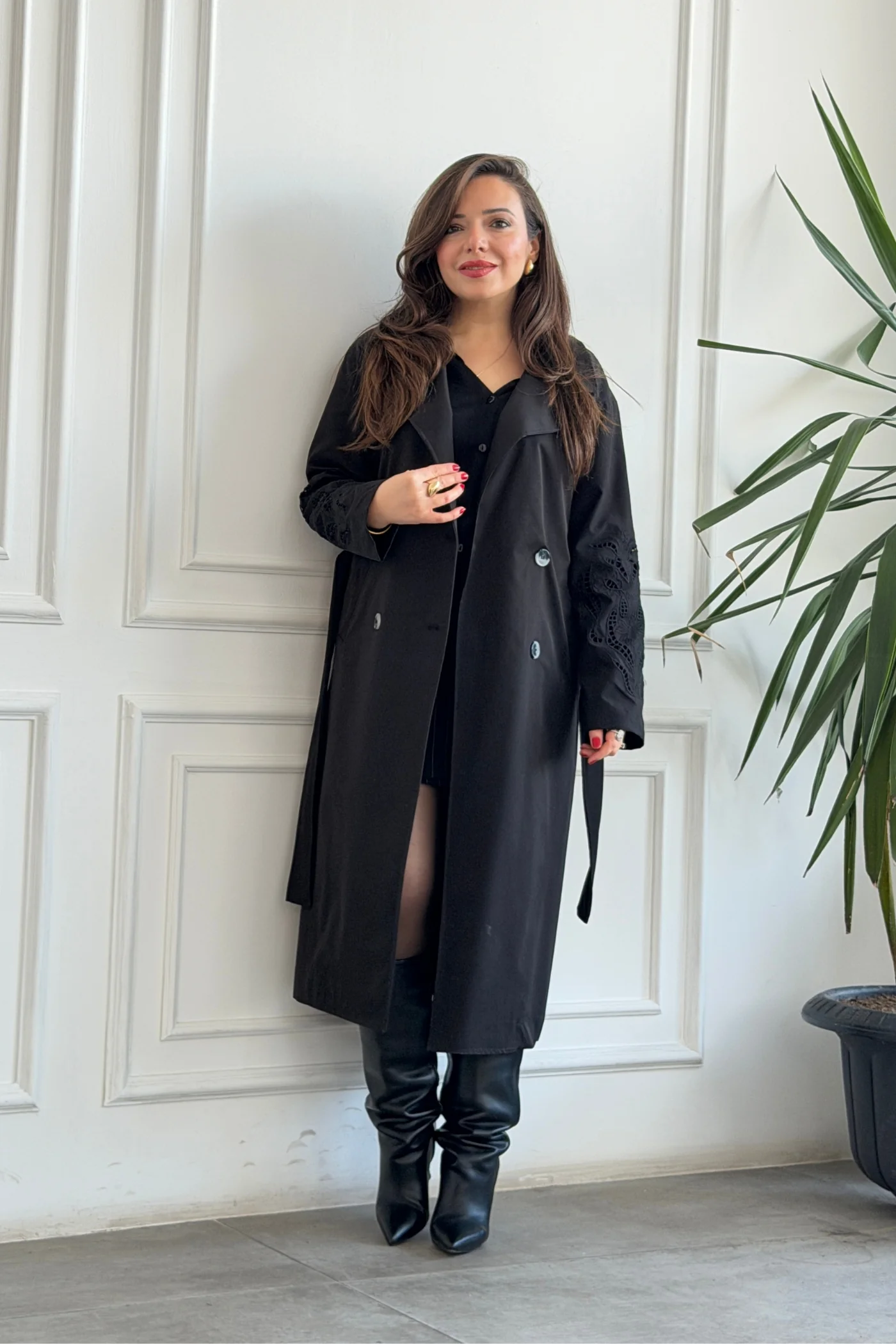 Kolu Nakış Detaylı Uzun Trençkot