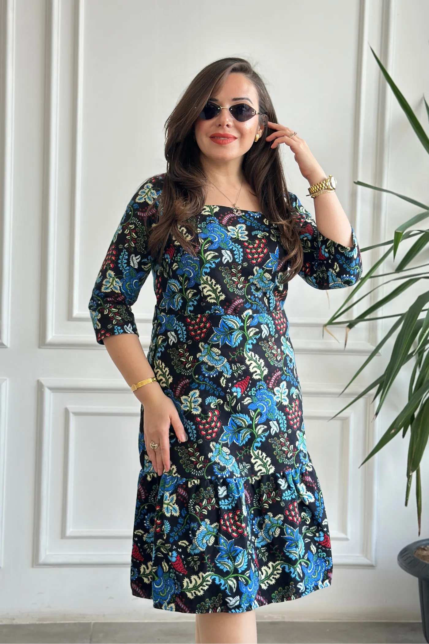 Etek Ucu Fırfırlı Kare Yaka Pazen Elbise