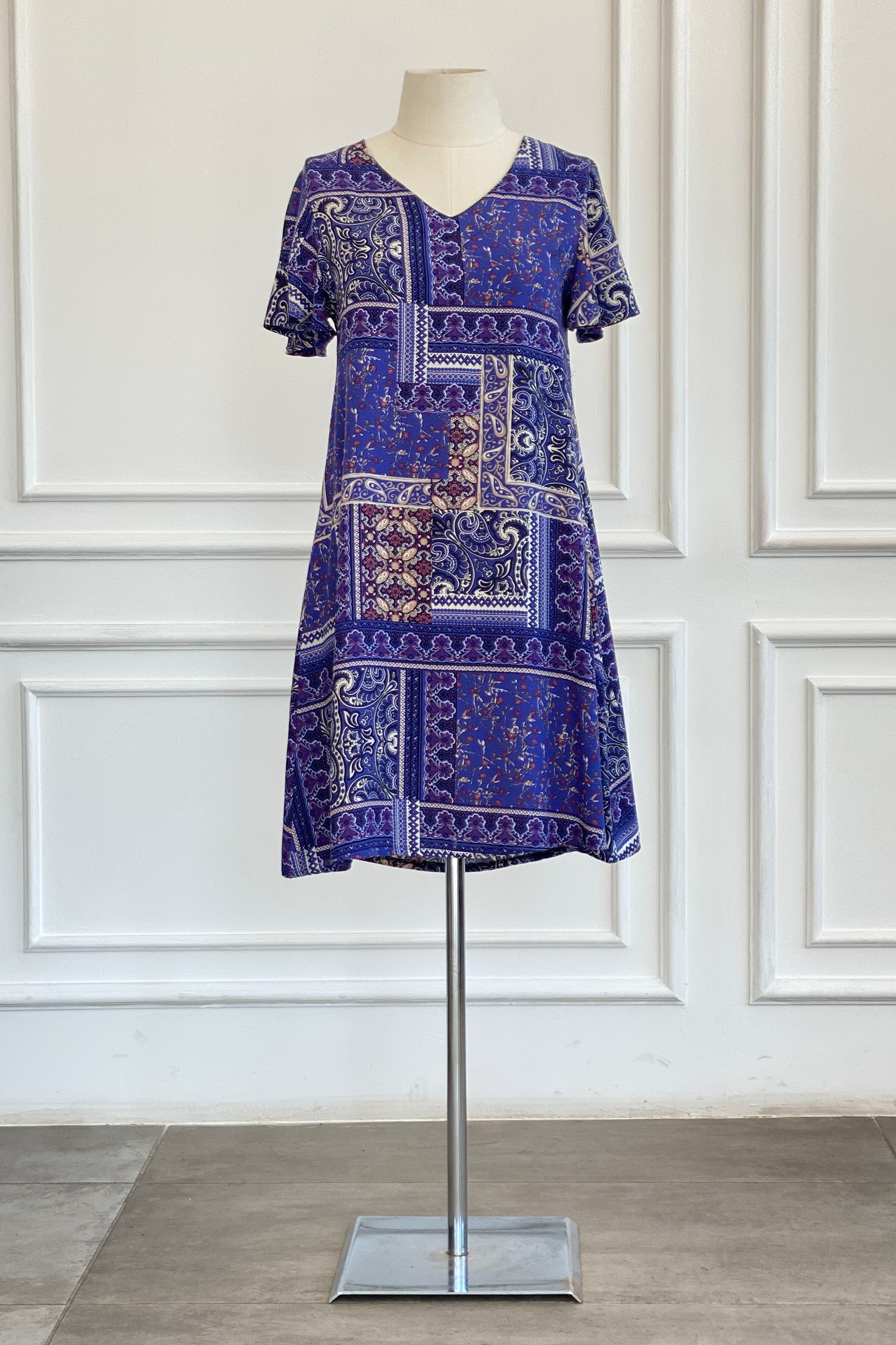 Melek Kol Patchwork Desen V Yaka Viscon Elbise