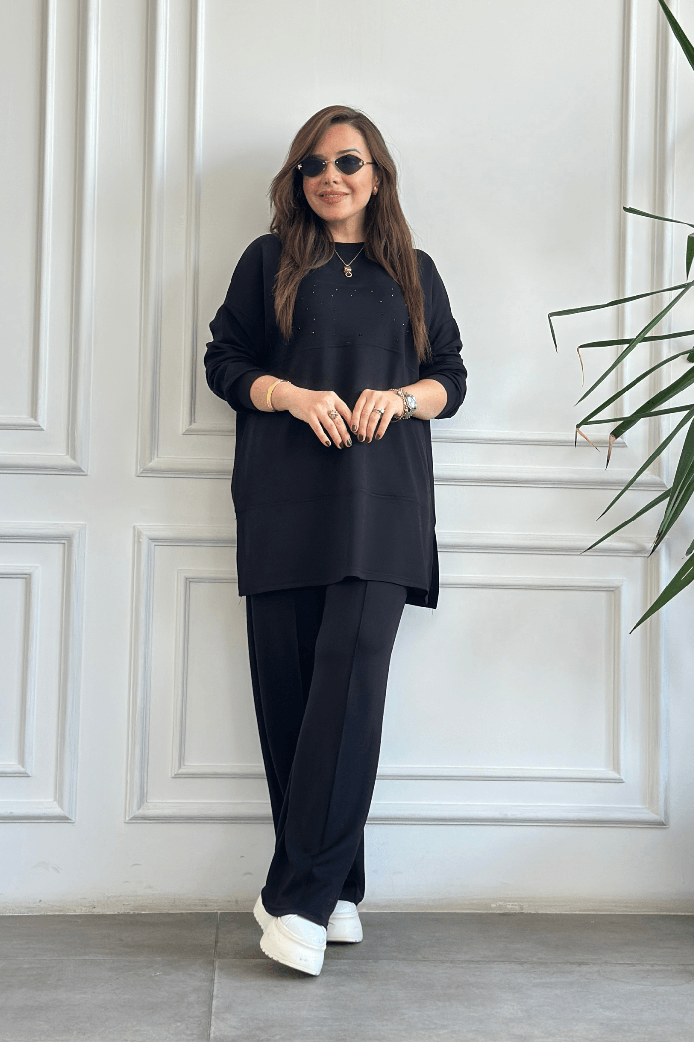 Önü Taş Detaylı Takım - SIYAH