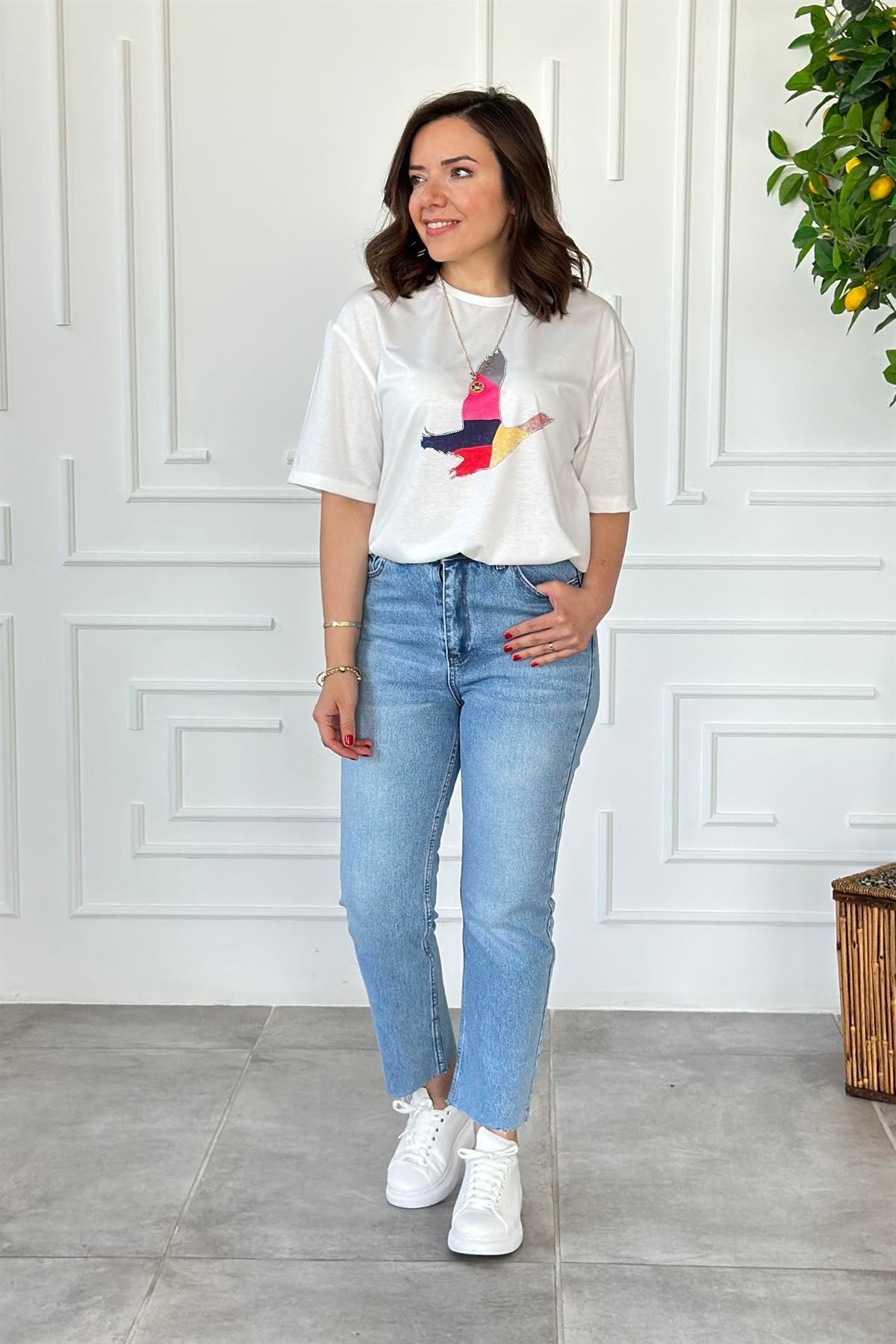 Kuş Baskılı Omzu Düğme Detaylı T-Shirt