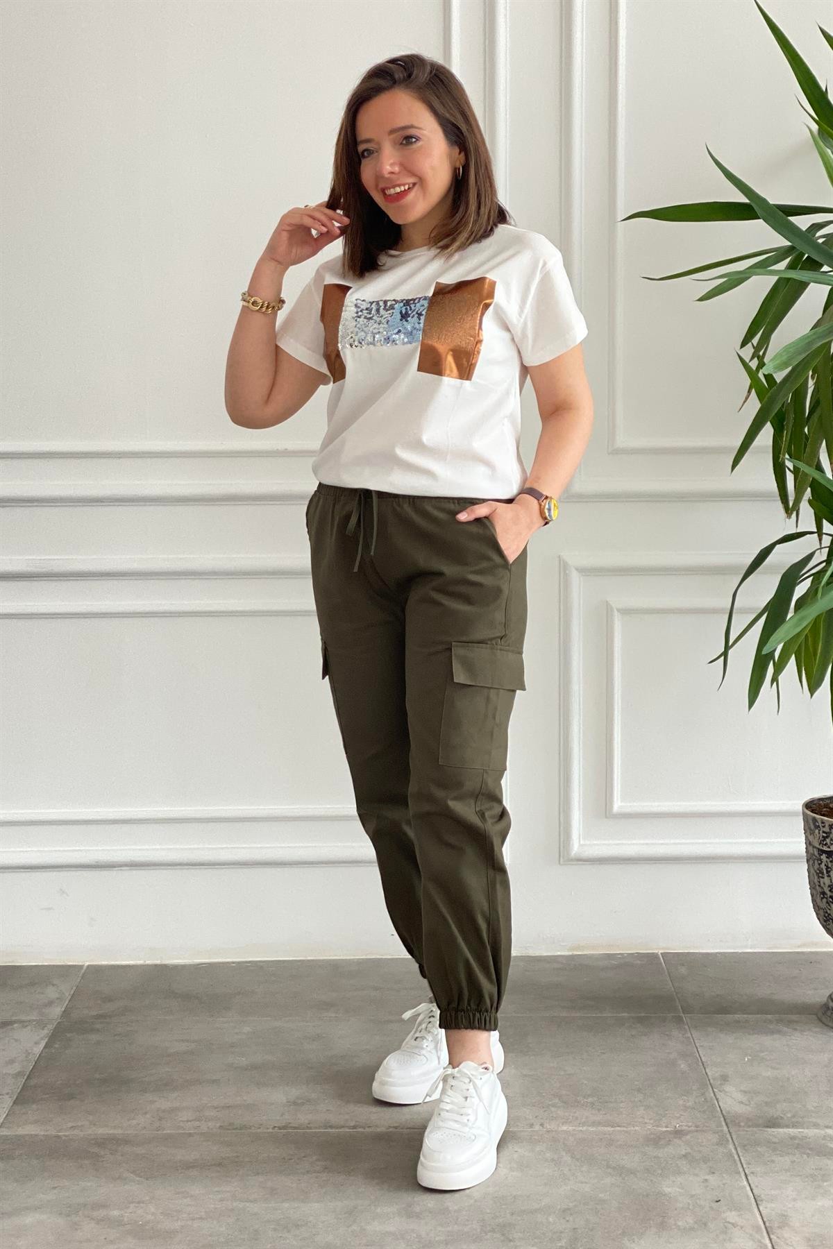 Önü Pul Baskılı Bisiklet Yaka T-Shirt