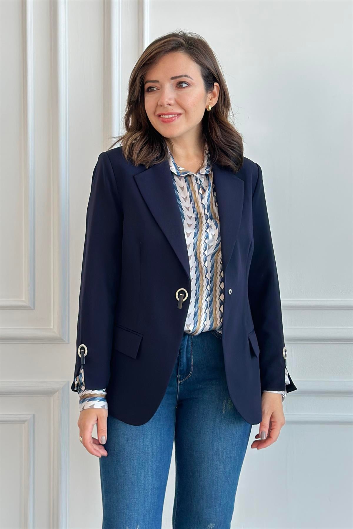 Üç Taşlı Halka Detaylı Çıtçıtlı Blazer Ceket