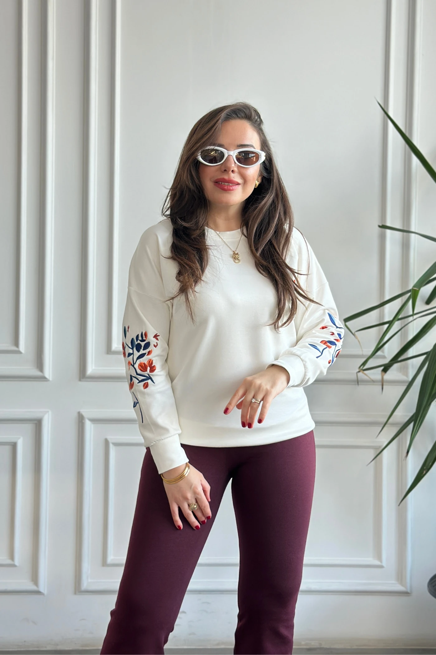 Önü Ve Kolları Nakış İşlemeli Sweat  - EKRU