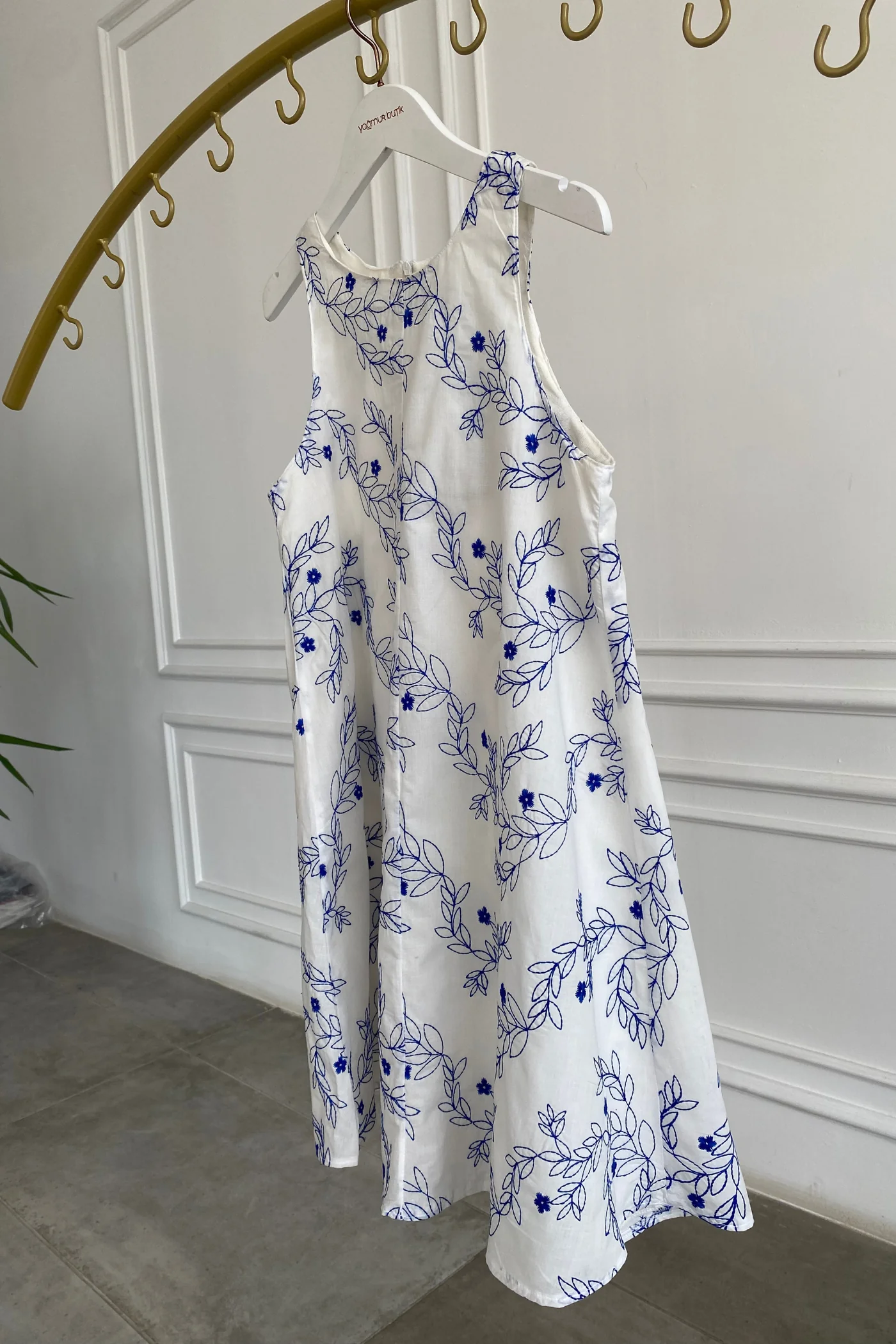 Nakış İşlemeli Askılı Çan Elbise