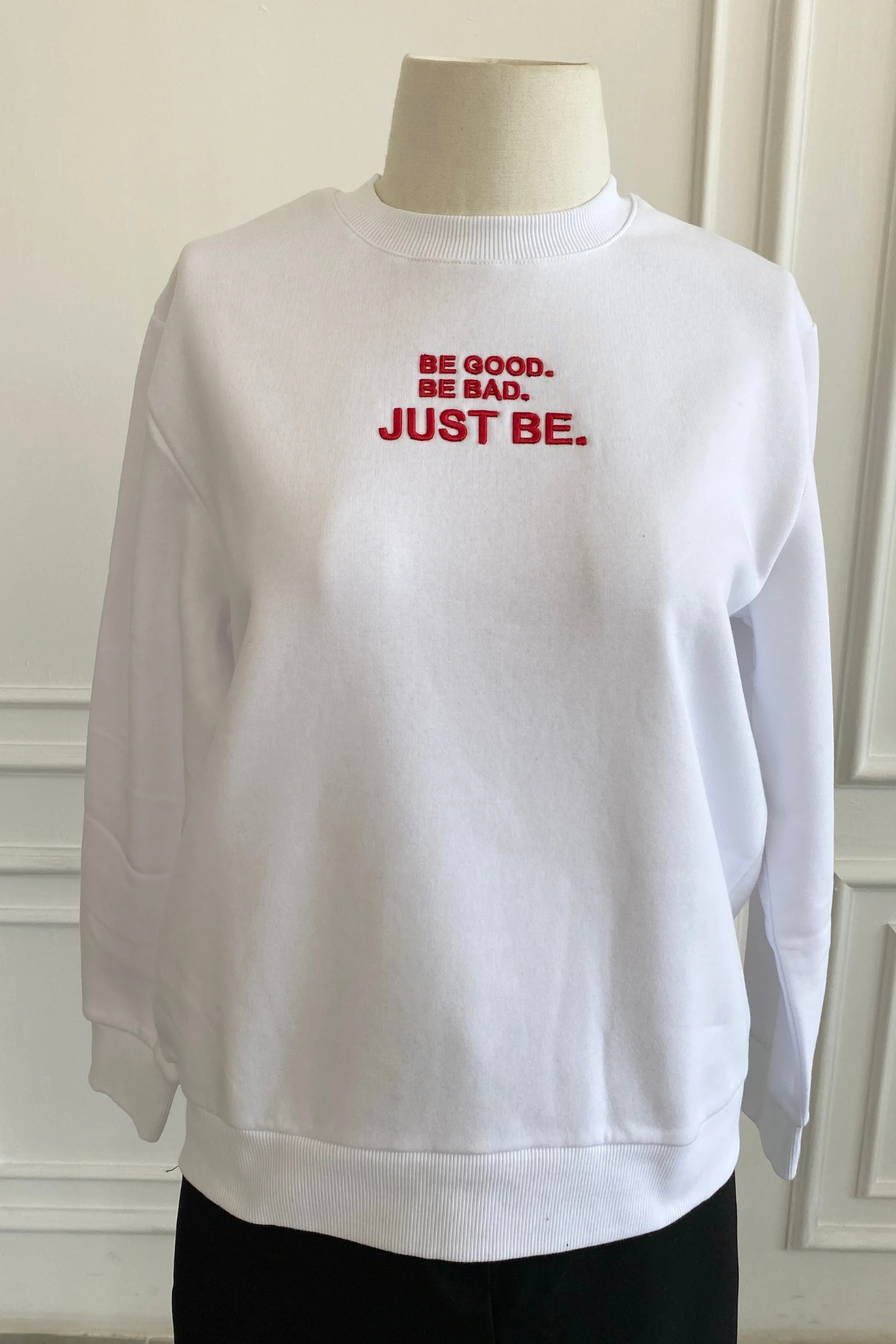 Önü Yazı Nakış İşlemeli Sweat