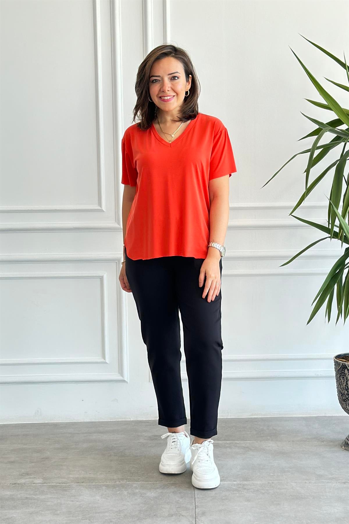 V Yaka Yanları Yırtmaçlı T-Shirt