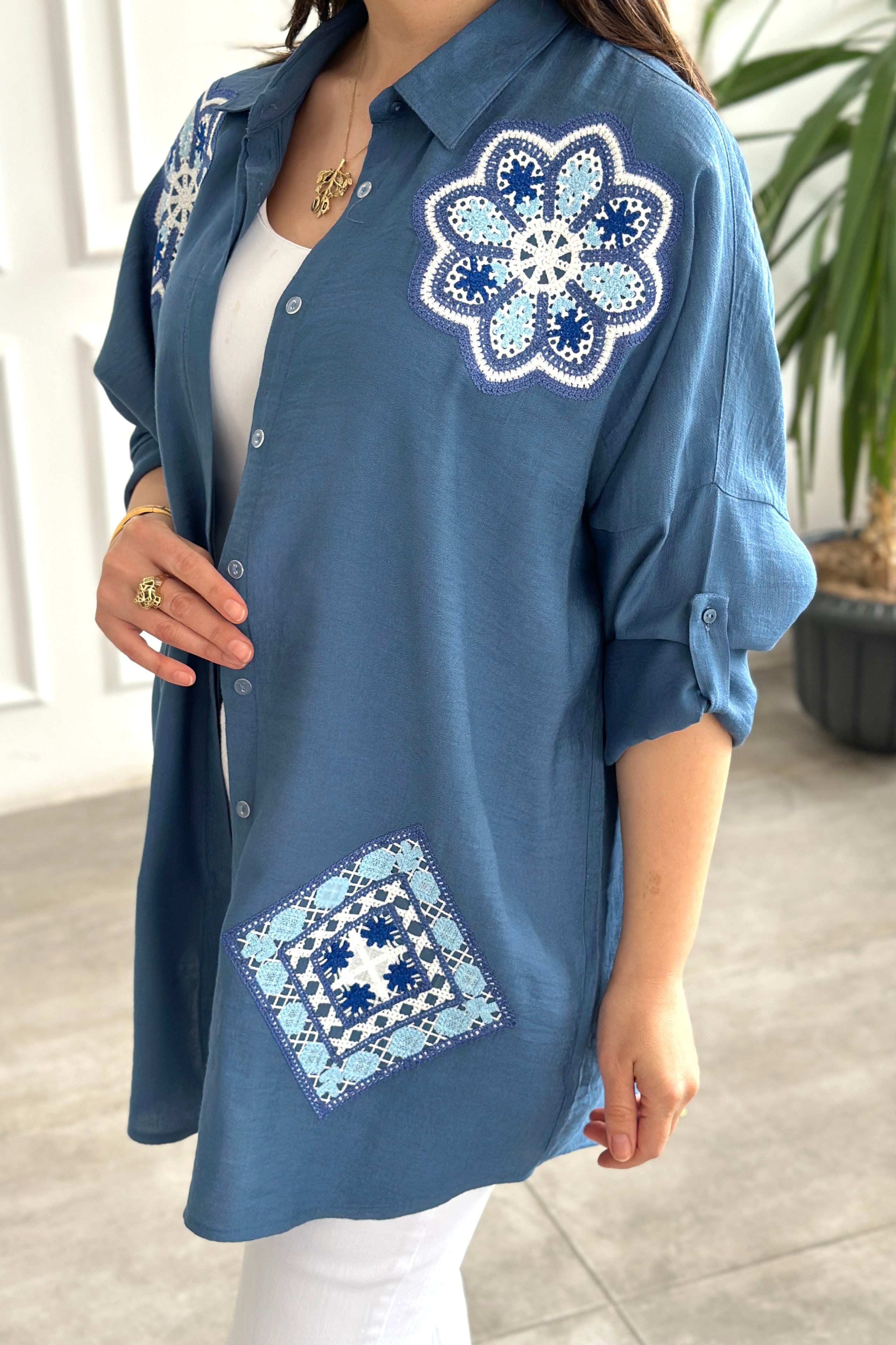 Çiçek Nakış Detaylı Gömlek  - INDIGO