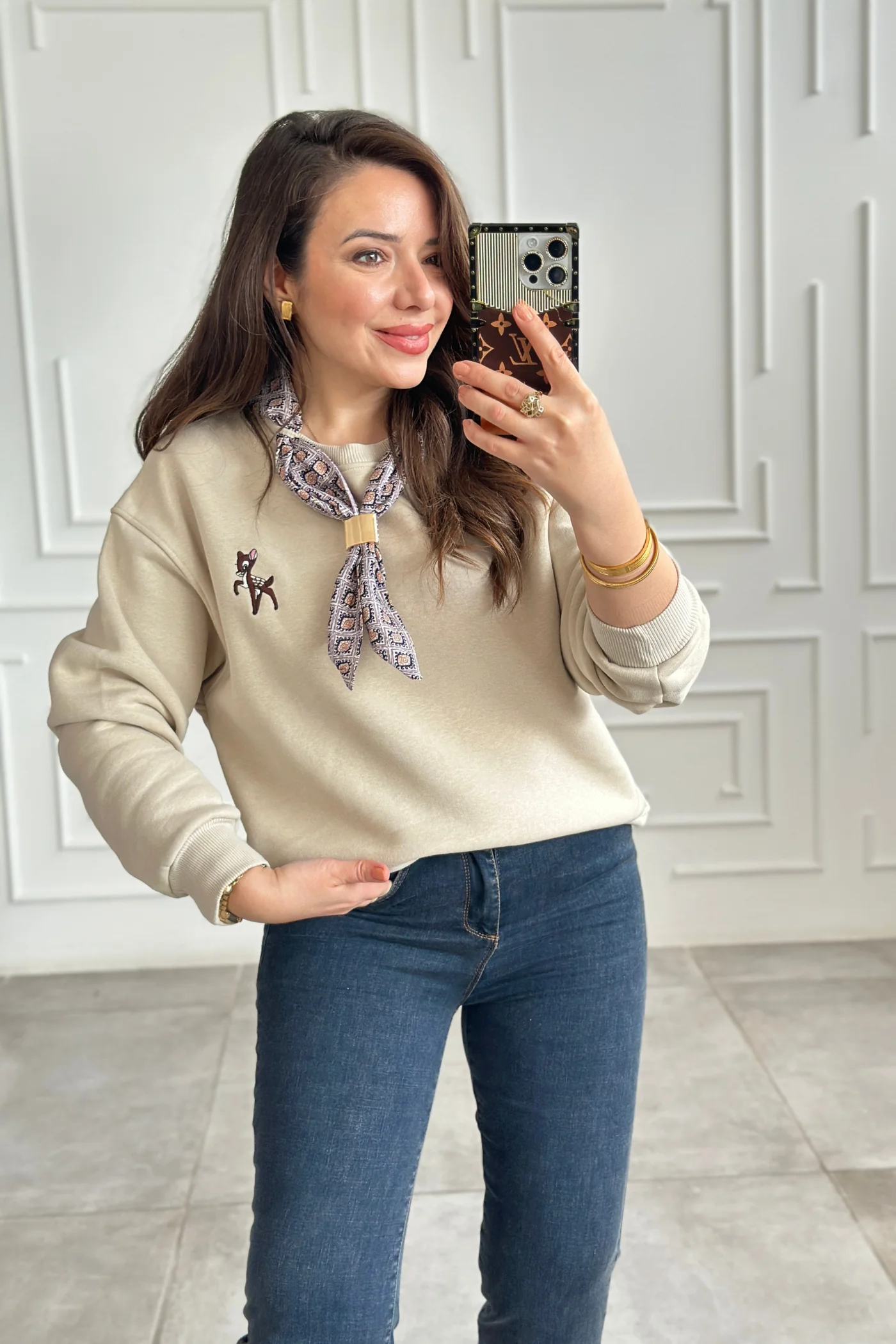 Geyik Nakış İşlemeli Yakası Fular Detaylı Sweat - BEJ