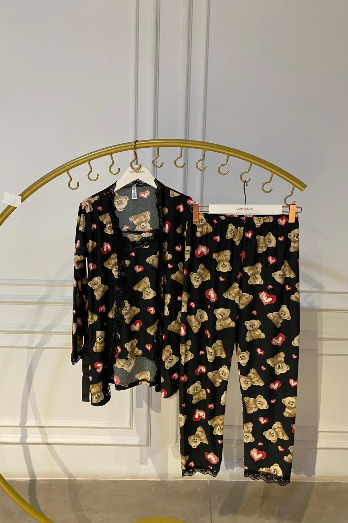 Dantel Detaylı Üçlü Pijama Takımı - SIYAH