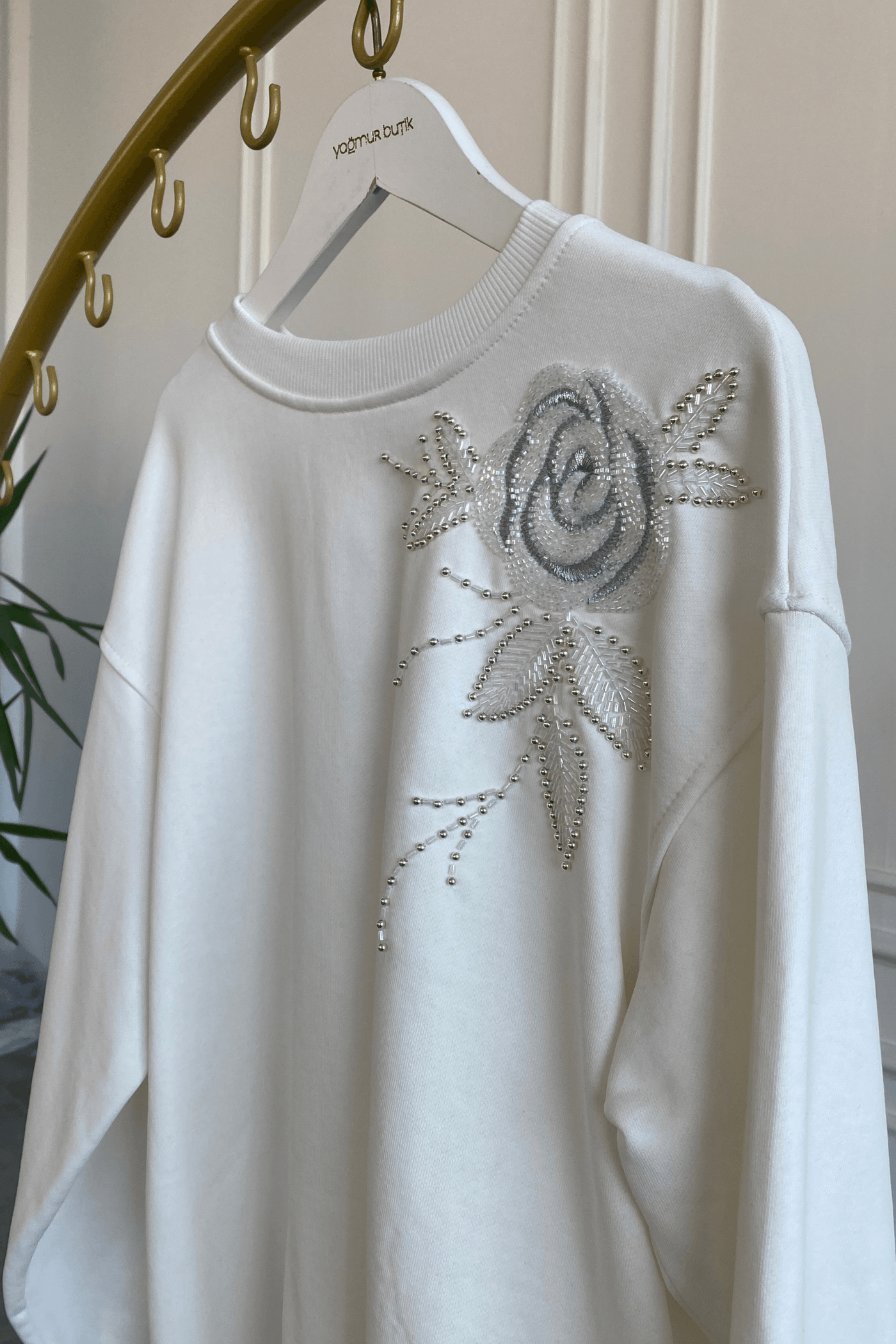 Çiçek Nakış İşlemeli Boncuk Detaylı Sweat 