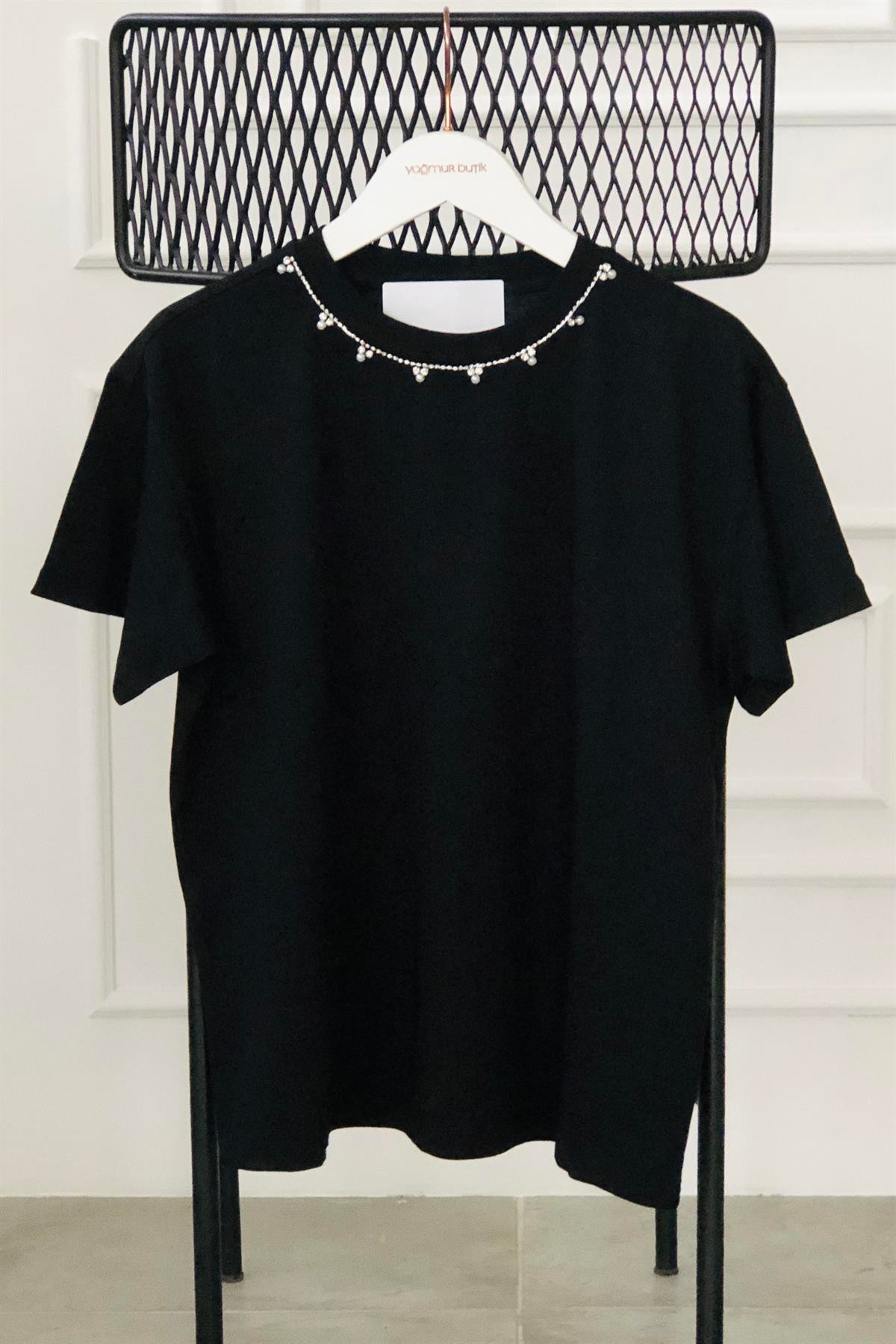 Yakası İnci Ve Taş Detaylı T-Shirt