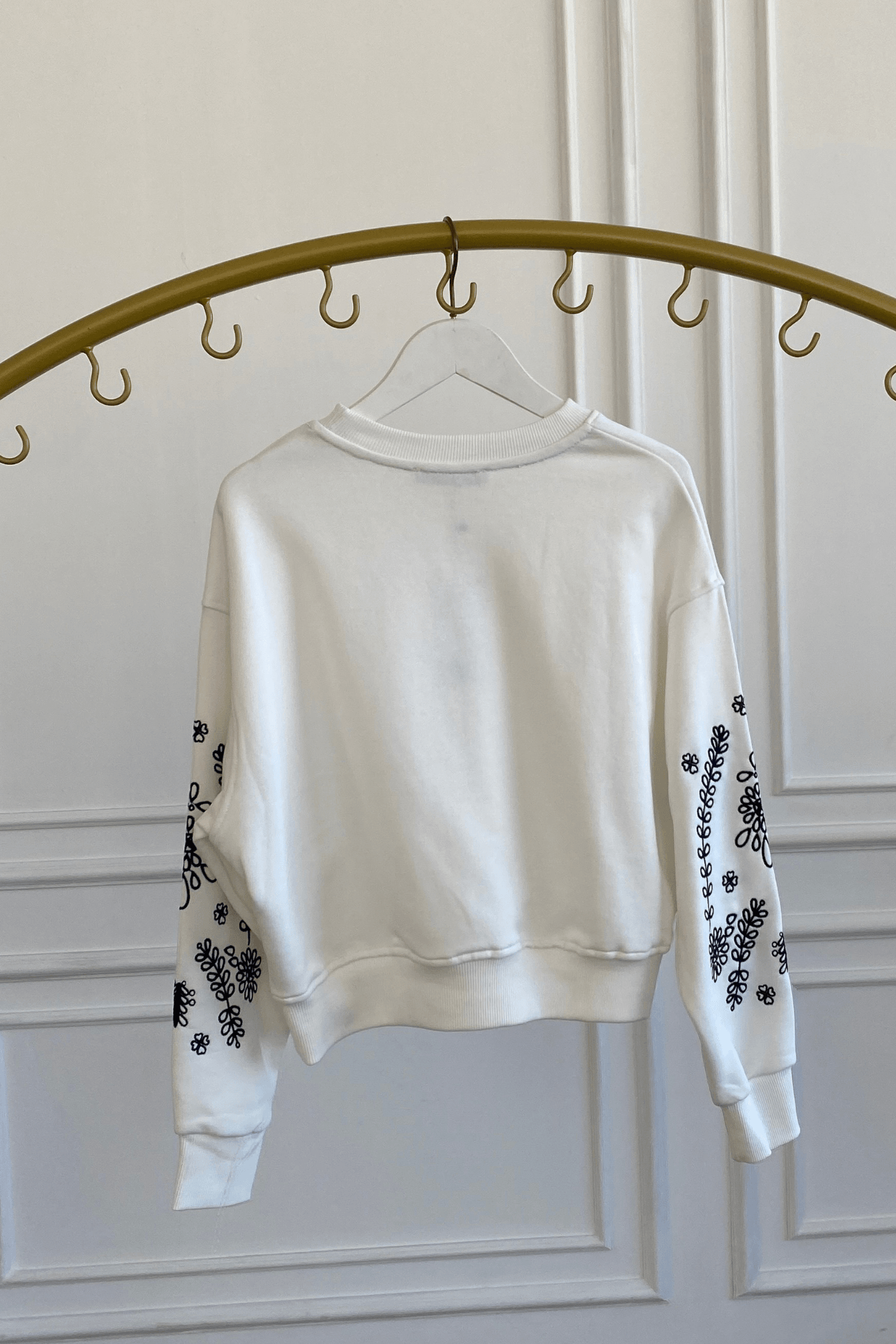 Kolları Nakış İşlemeli Sweat 