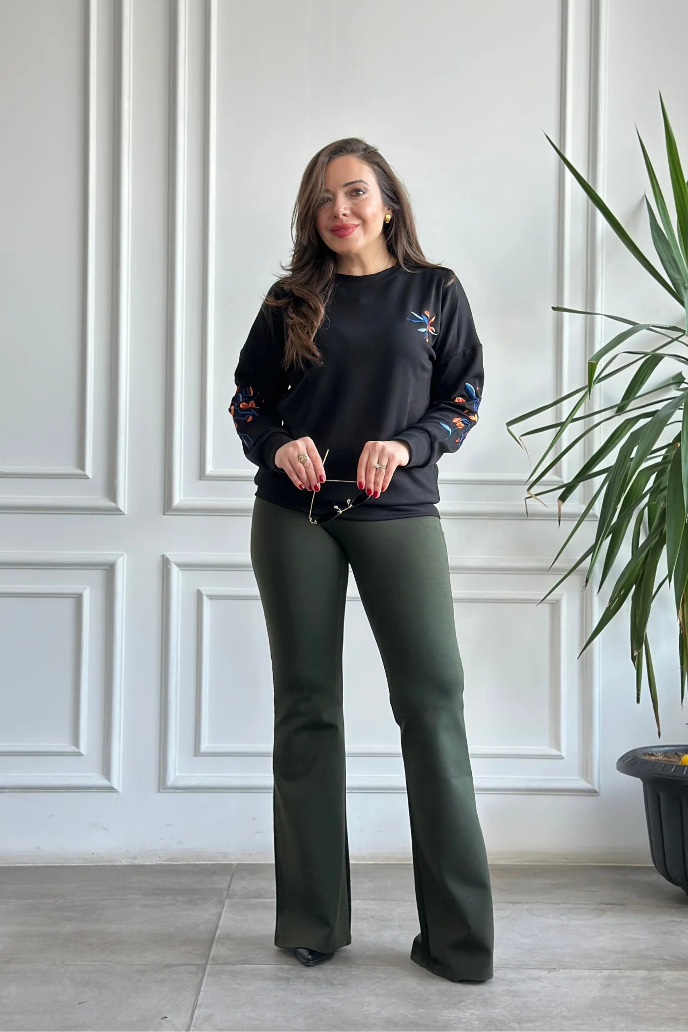 Önü Ve Kolları Nakış İşlemeli Sweat  - SIYAH