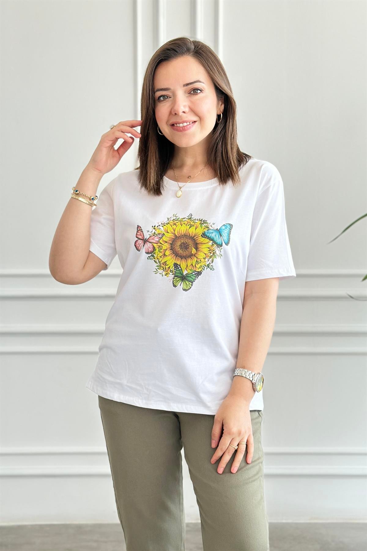 Kelebek Desenli T-Shirt