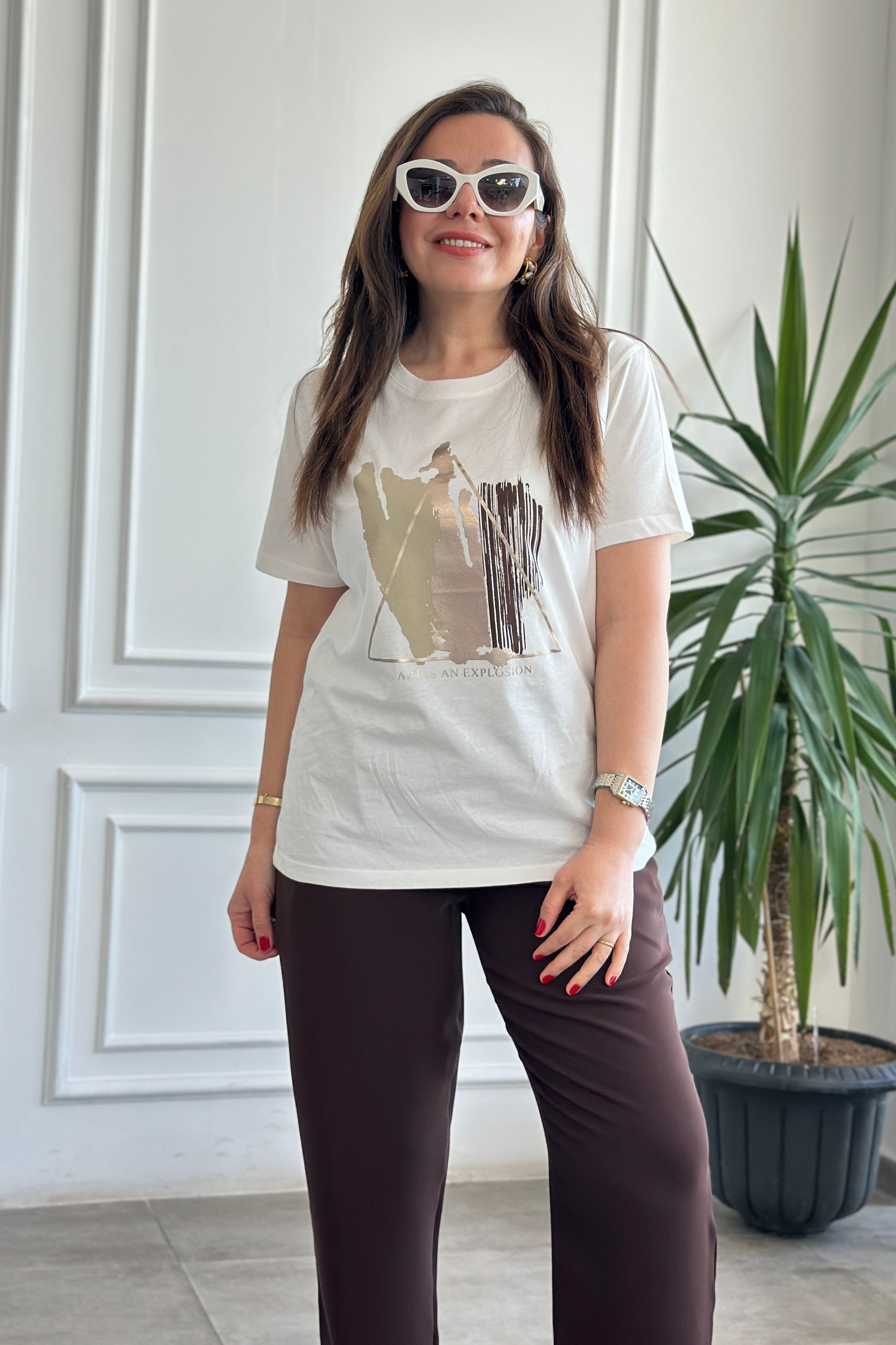 Önü Üçgen Yaldız Baskılı T-Shirt