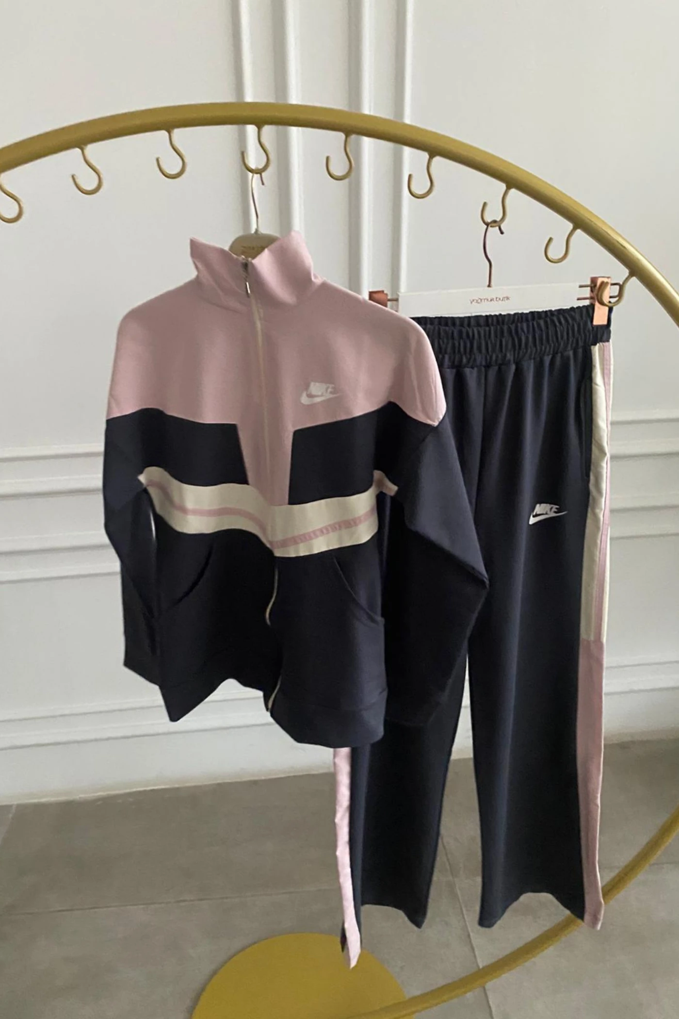 Önden Fermuarlı Üç Renkli Eşofman Takımı