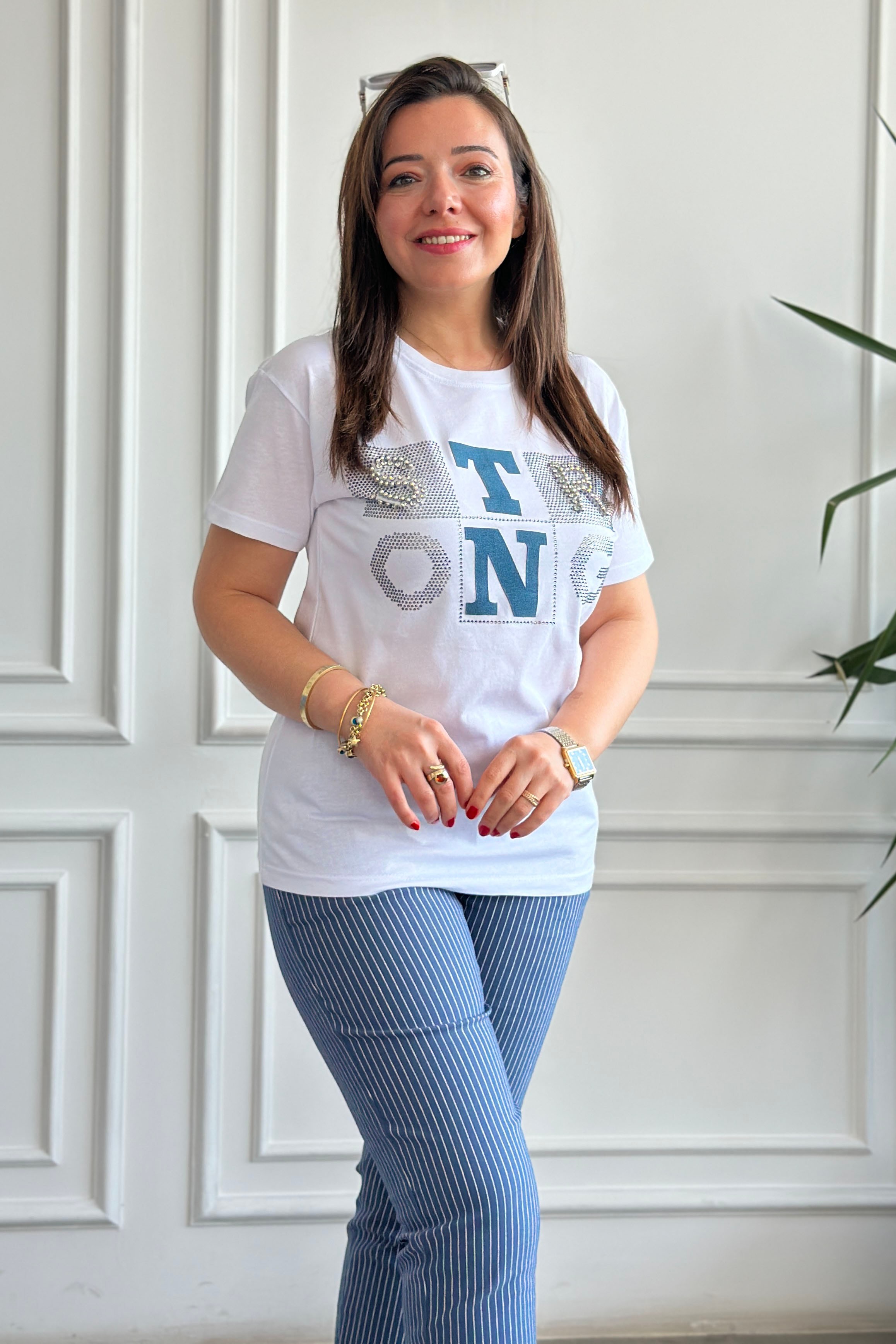 Önü Harf Ve Taş Baskılı T-Shirt
