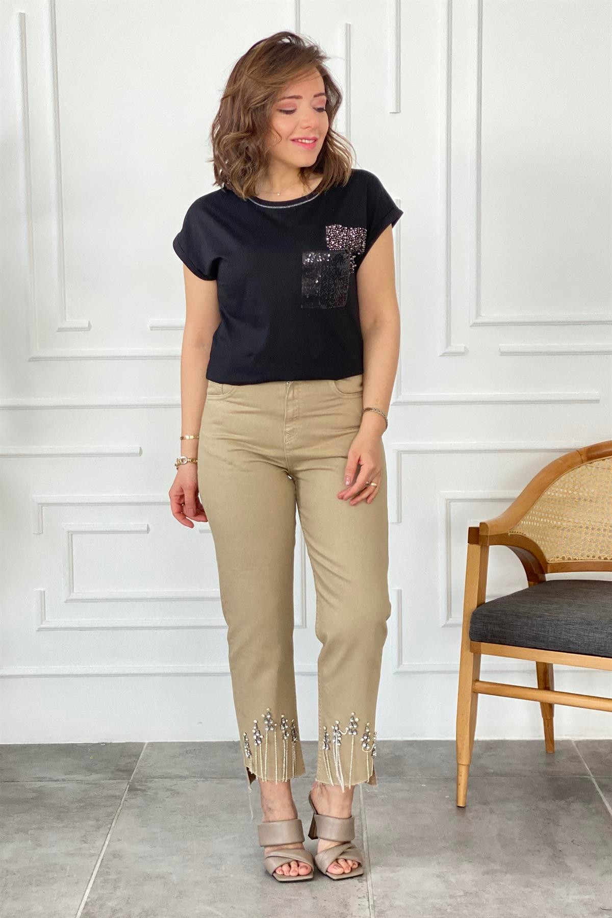 Taş Ve Pul Detaylı T-Shirt