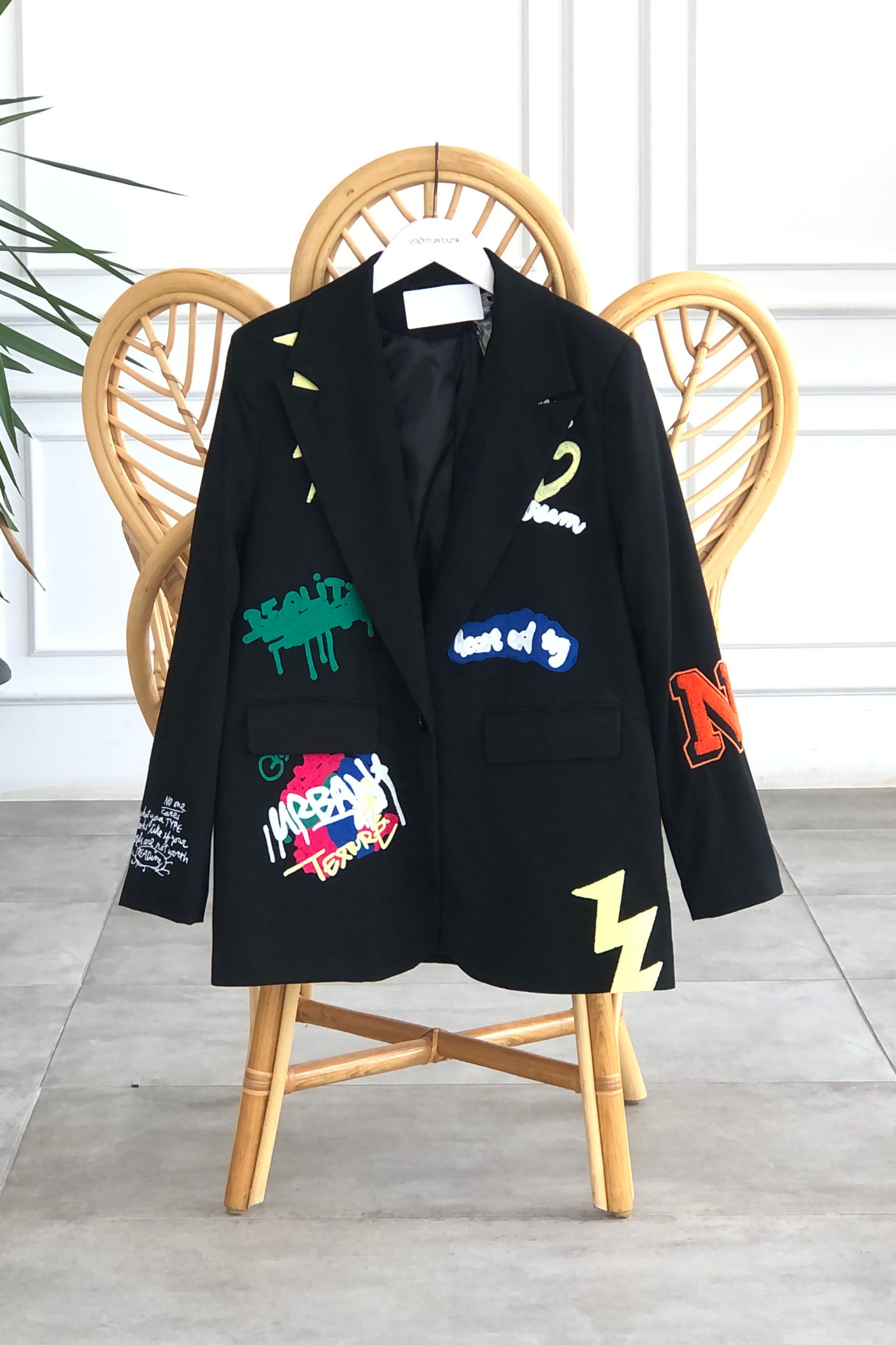 Grafiti Nakışlı Blazer Ceket