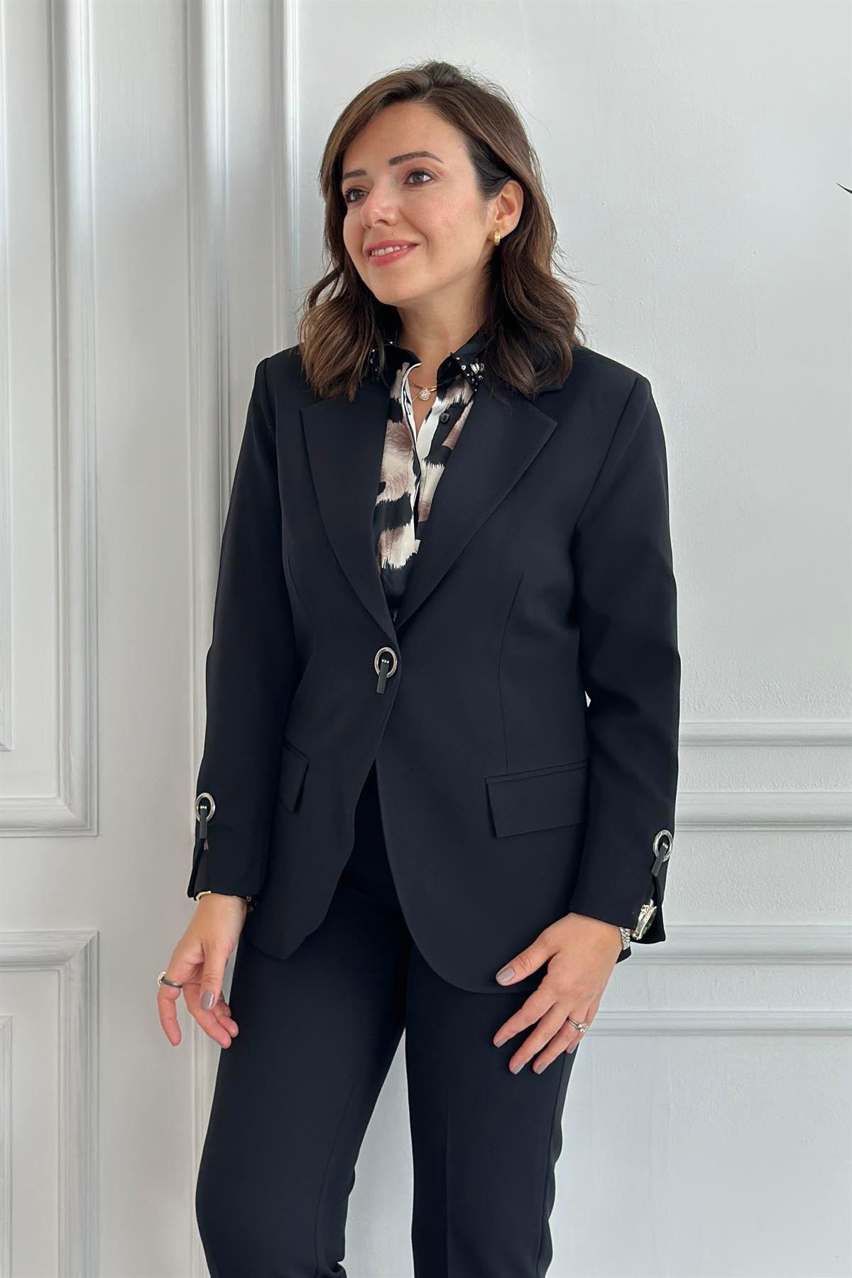 Üç Taşlı Halka Detaylı Çıtçıtlı Blazer Ceket