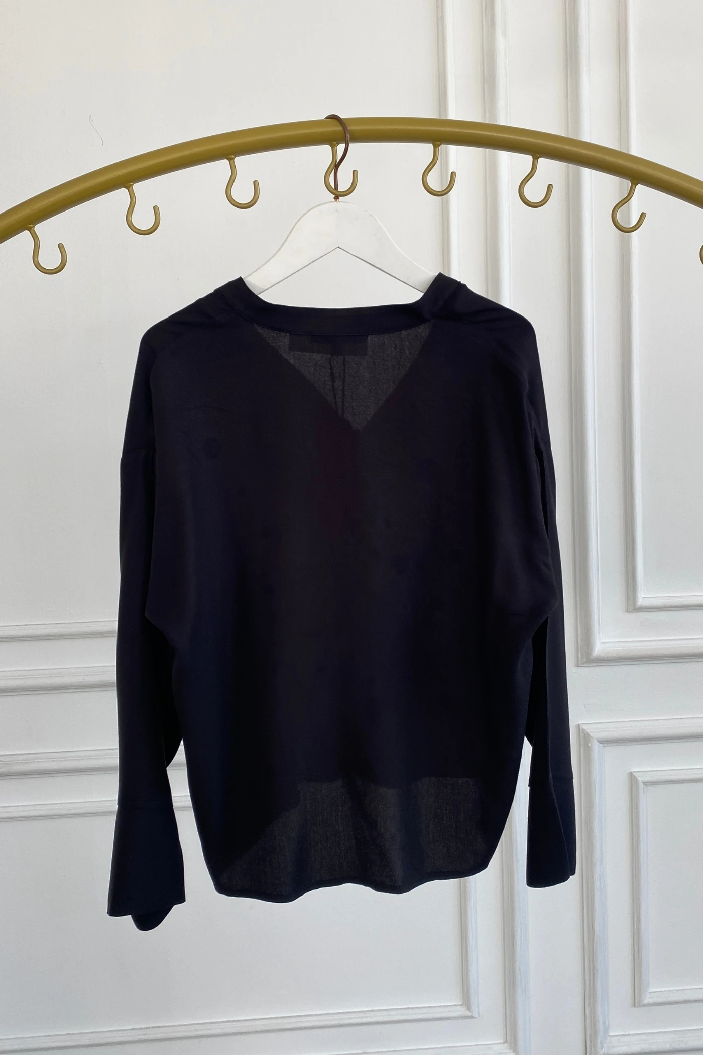 Hakim Yaka Kalp Düğme Detaylı Bluz