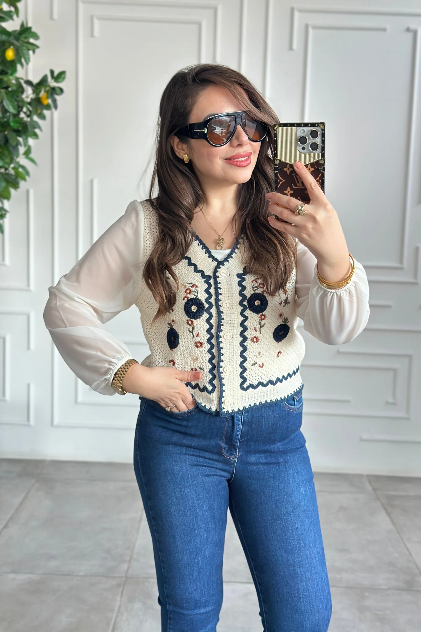 Kolları Şifon Nakış işlemeli Düğmeli Kısa Bluz - LACIVERT