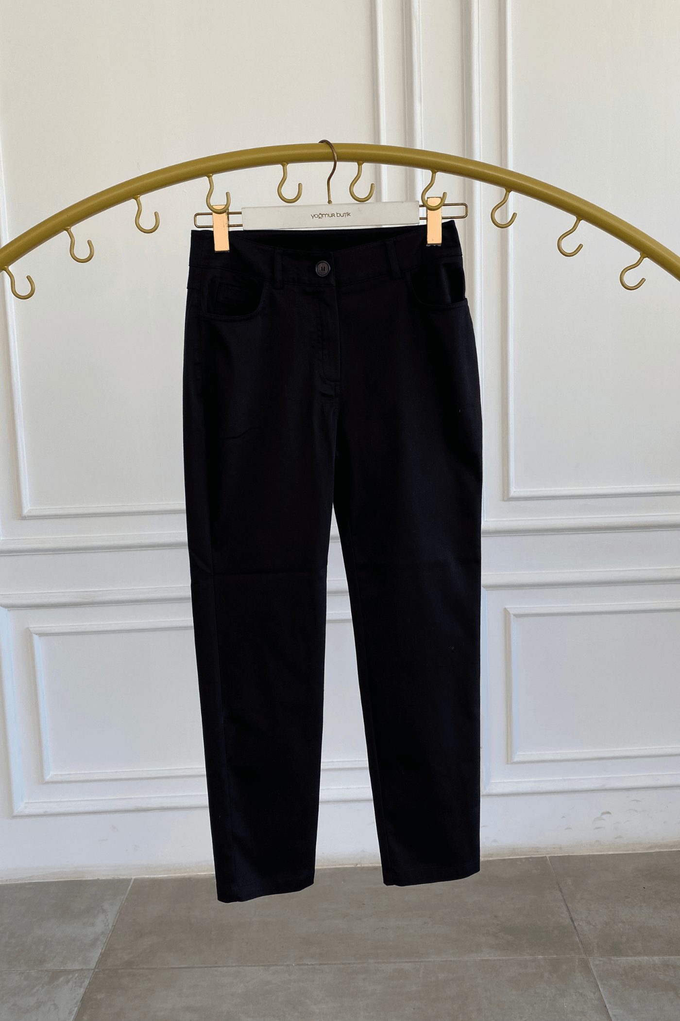 Tek Düğme Detaylı Havuç Pantolon