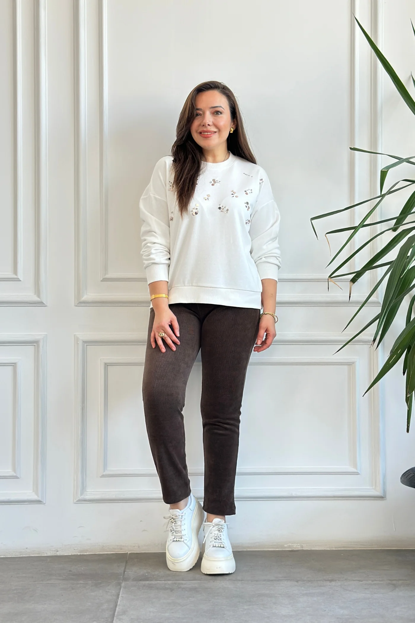 Önü Pul İşlemeli Sweat