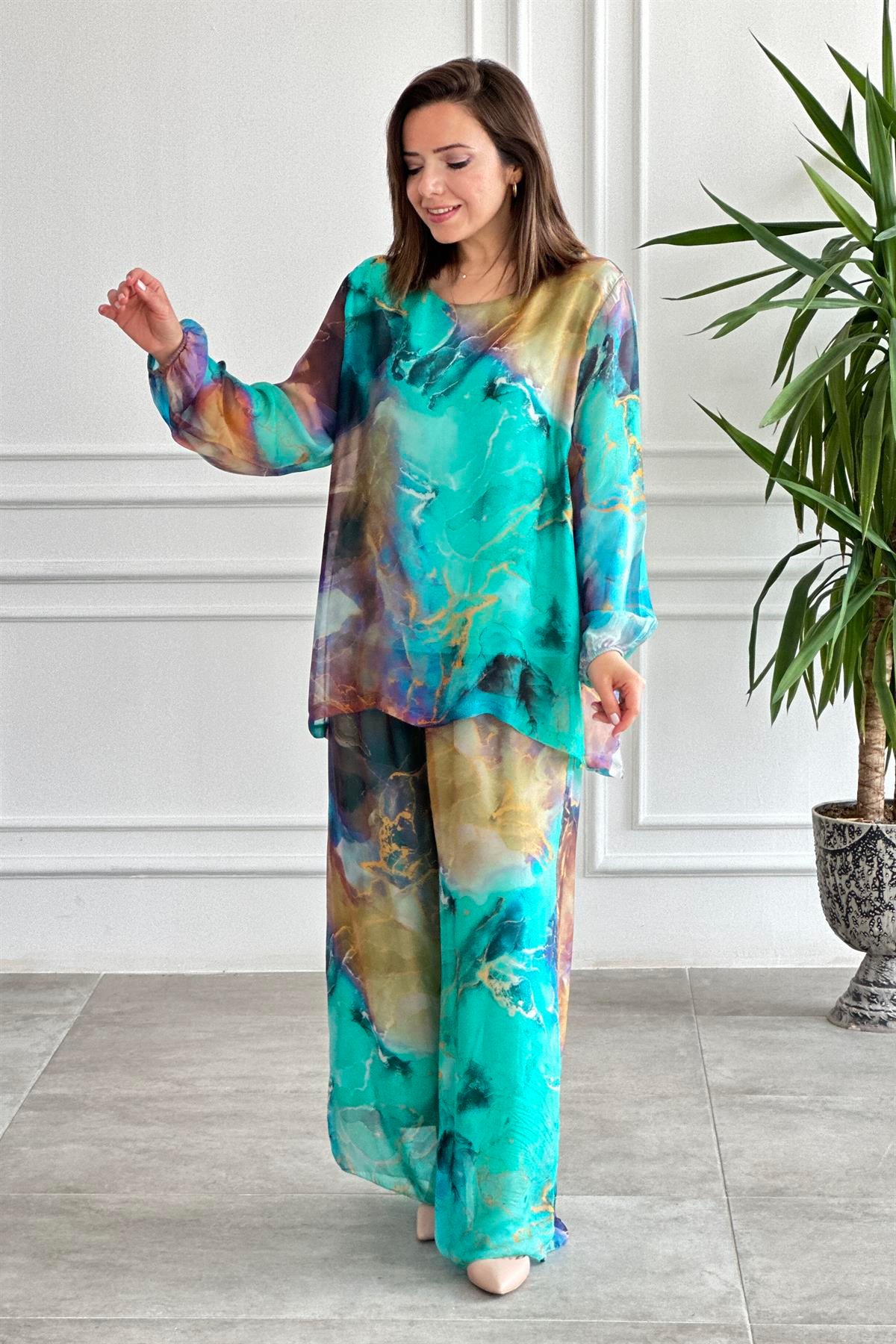 Batik Desenli İpek Takım