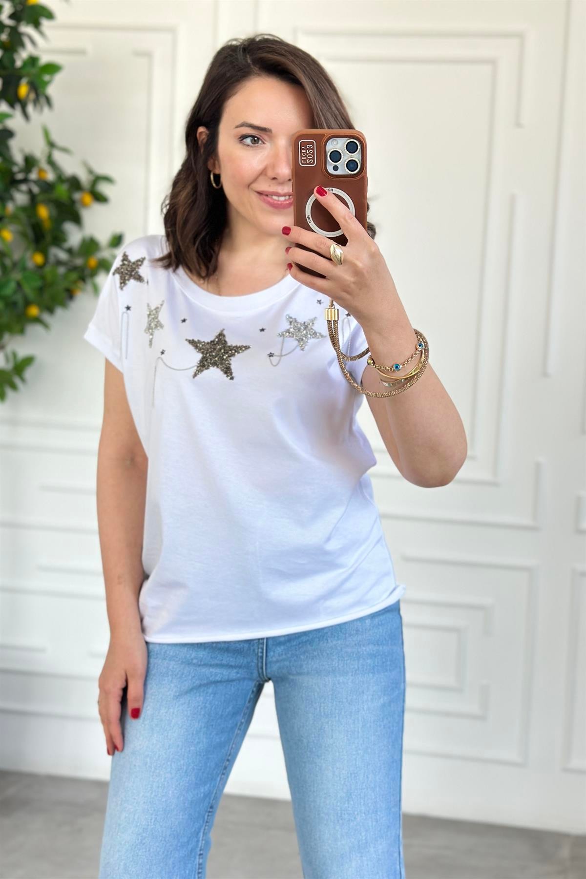 Önü Yıldız Ve Zincir Detaylı T-Shirt