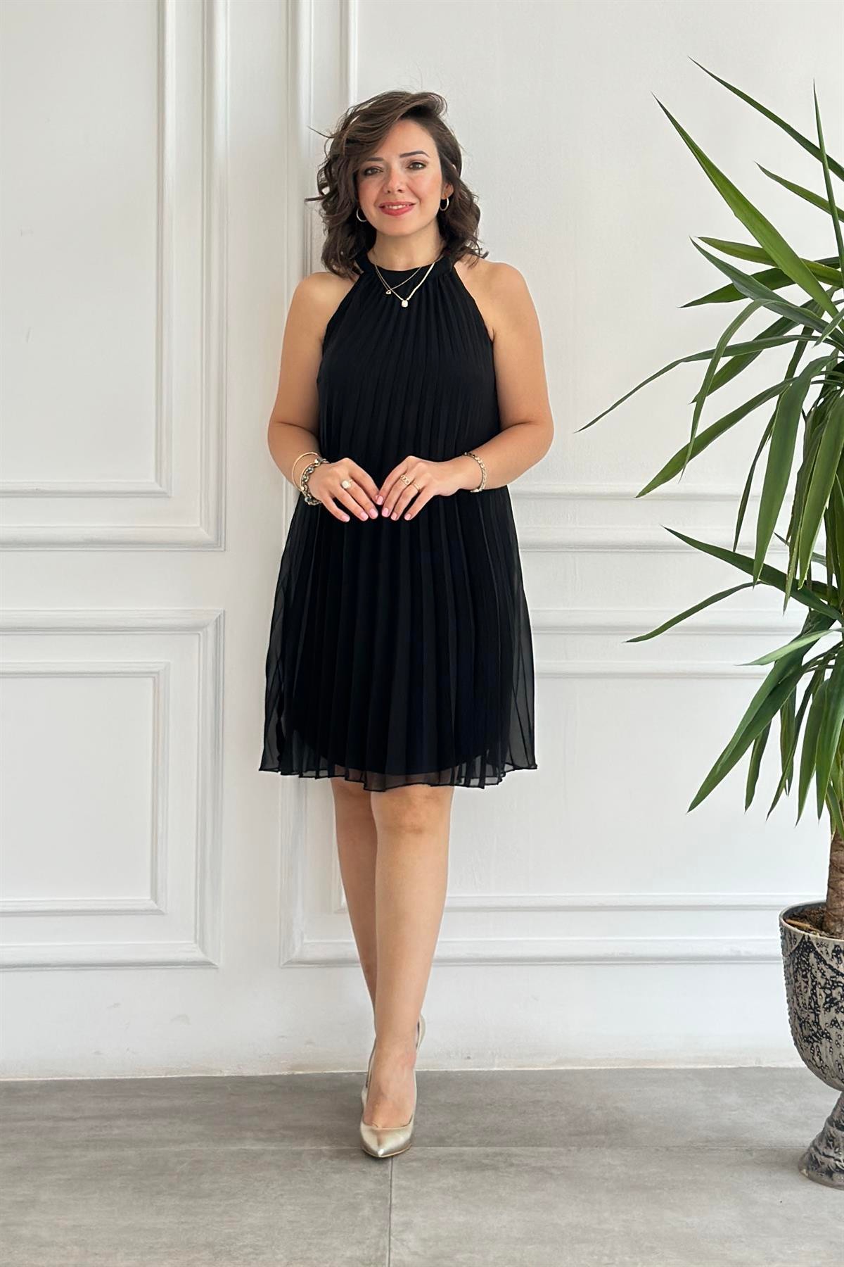 Halter Yaka Piliseli Elbise