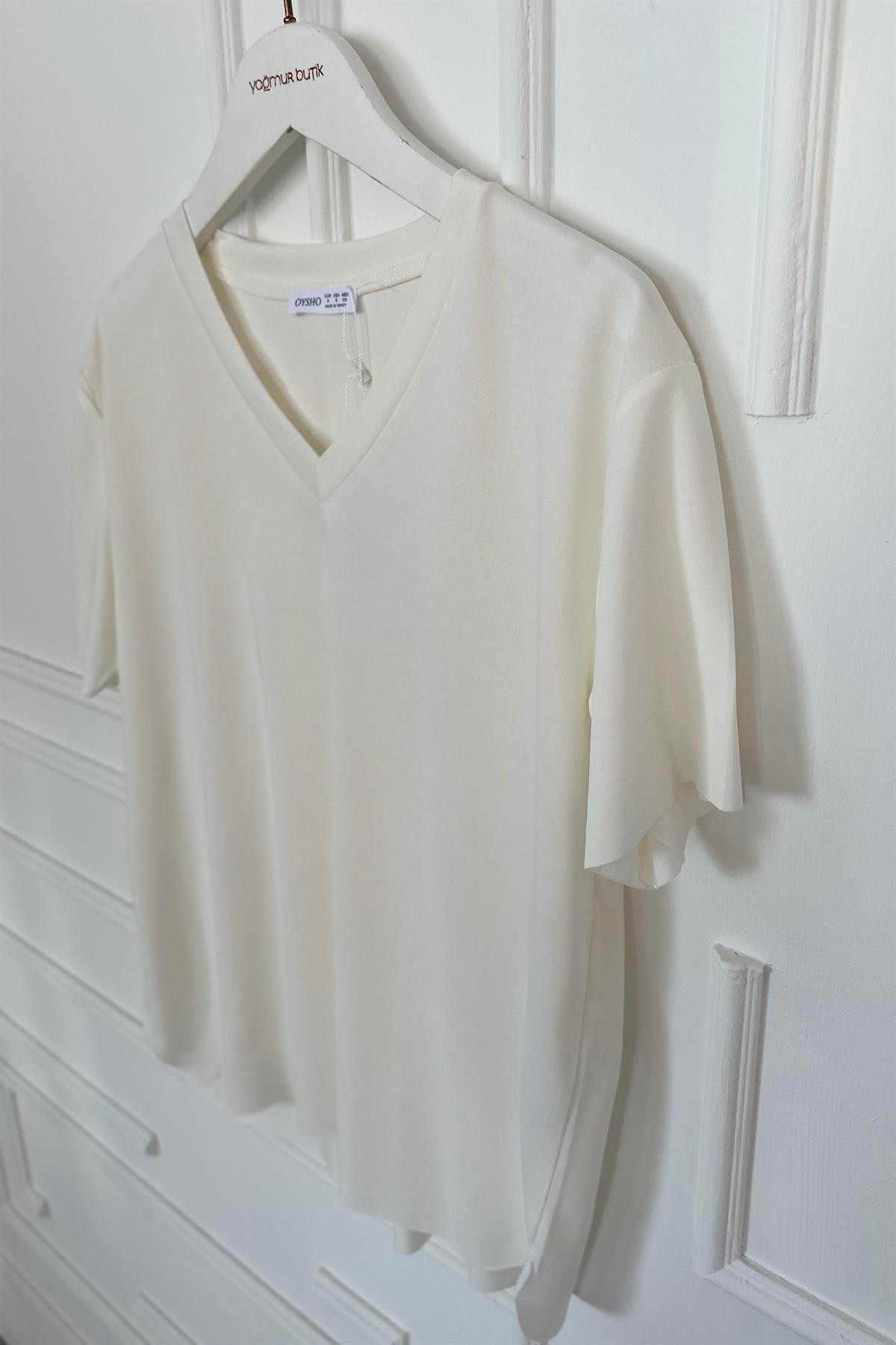 V Yaka Yanları Yırtmaçlı T-Shirt