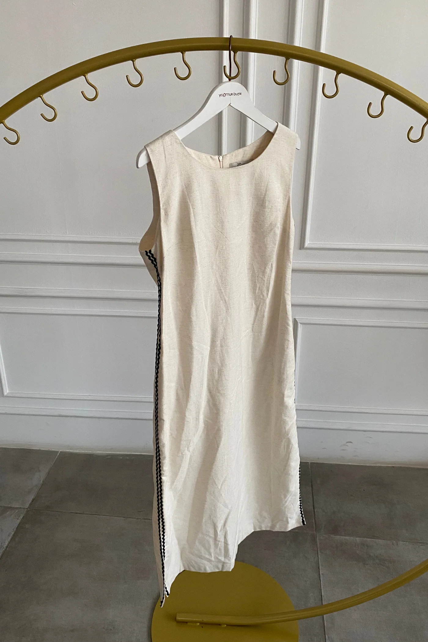 Şerit Detaylı Keten Elbise