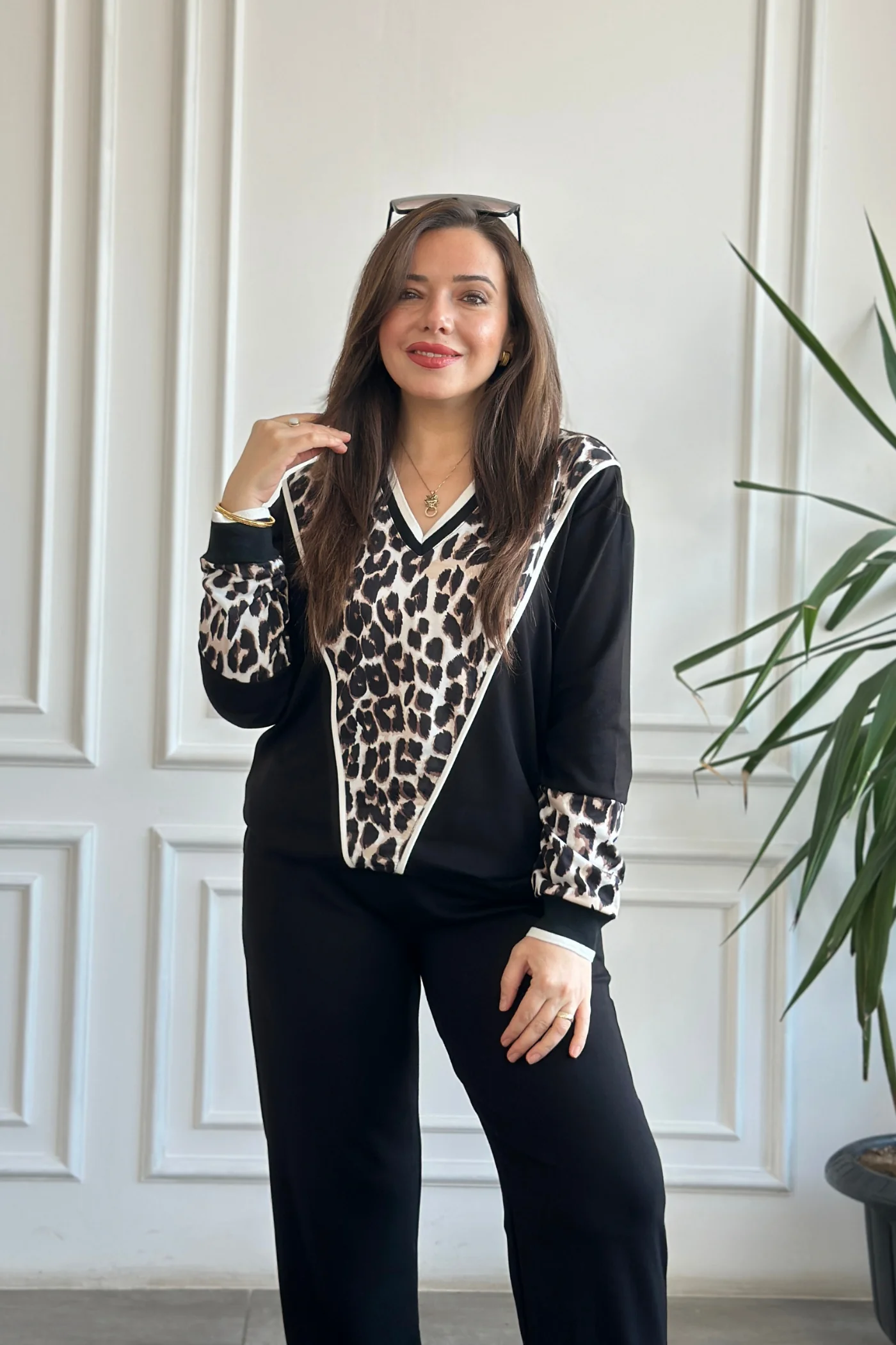 V Yaka Ribana Ve Leopar Detaylı Eşofman Takımı