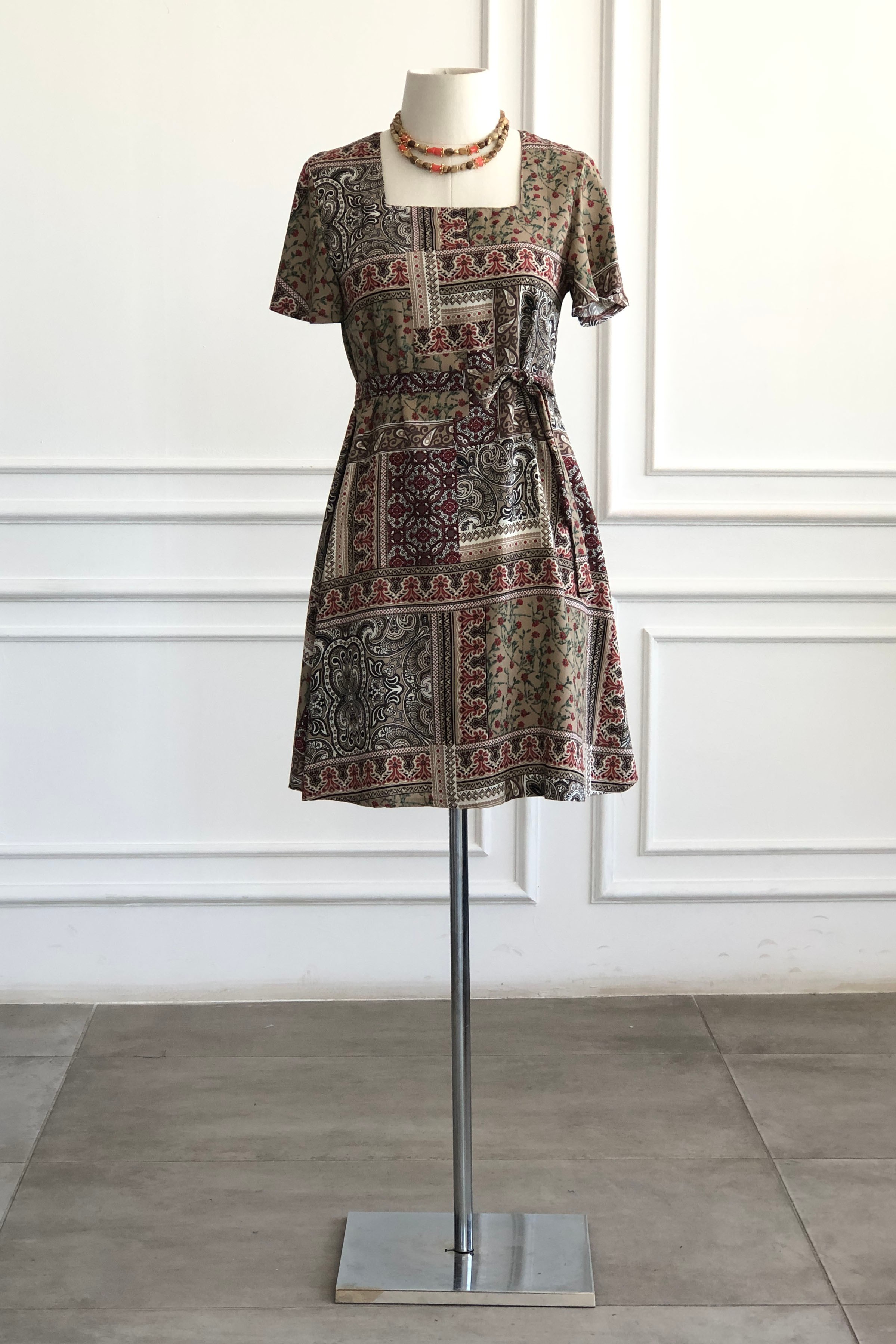 Kare Yaka Melek Kol Patchwork Desen Viscon Elbise - BEJ