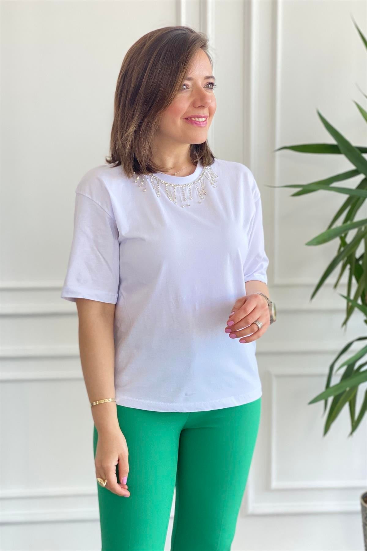 Bisiklet Yaka Taş Ve Zincir Detaylı T-Shirt