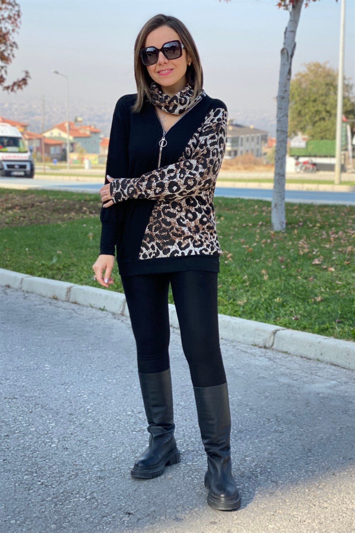 Şal Yaka Fermuarlı Leopar Desenli Bluz