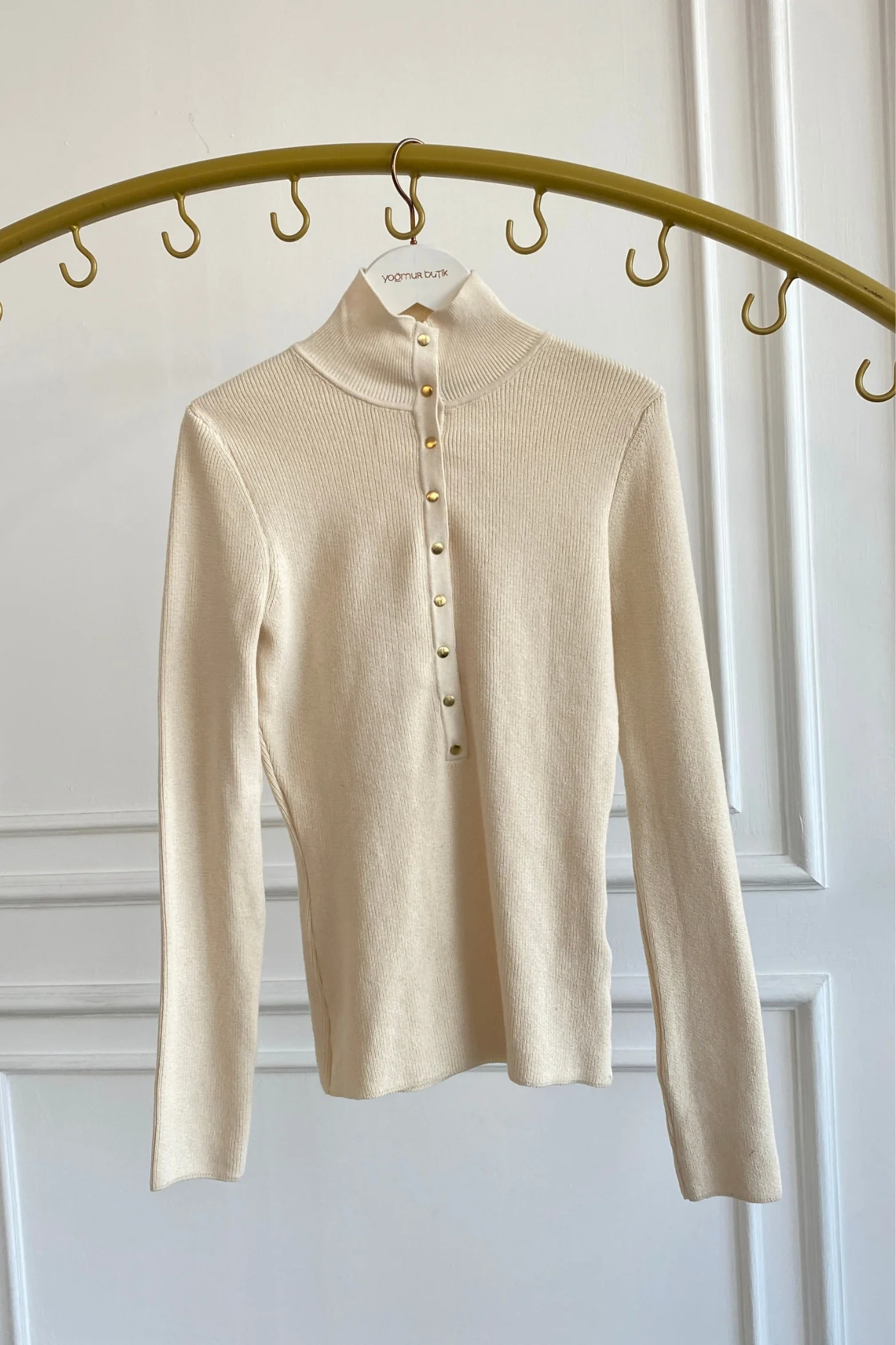 Önü Çıtçıt Detaylı Boğazlı Triko