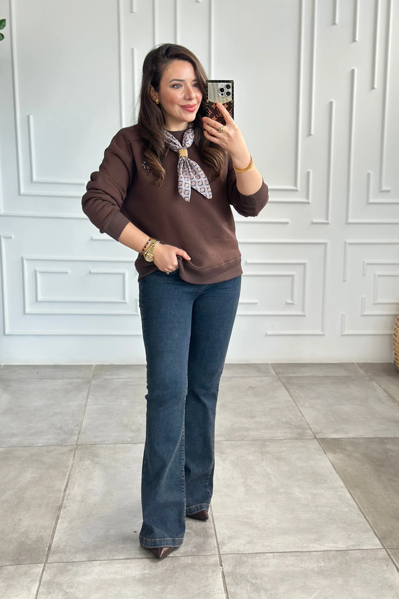 Geyik Nakış İşlemeli Yakası Fular Detaylı Sweat - KAHVERENGI