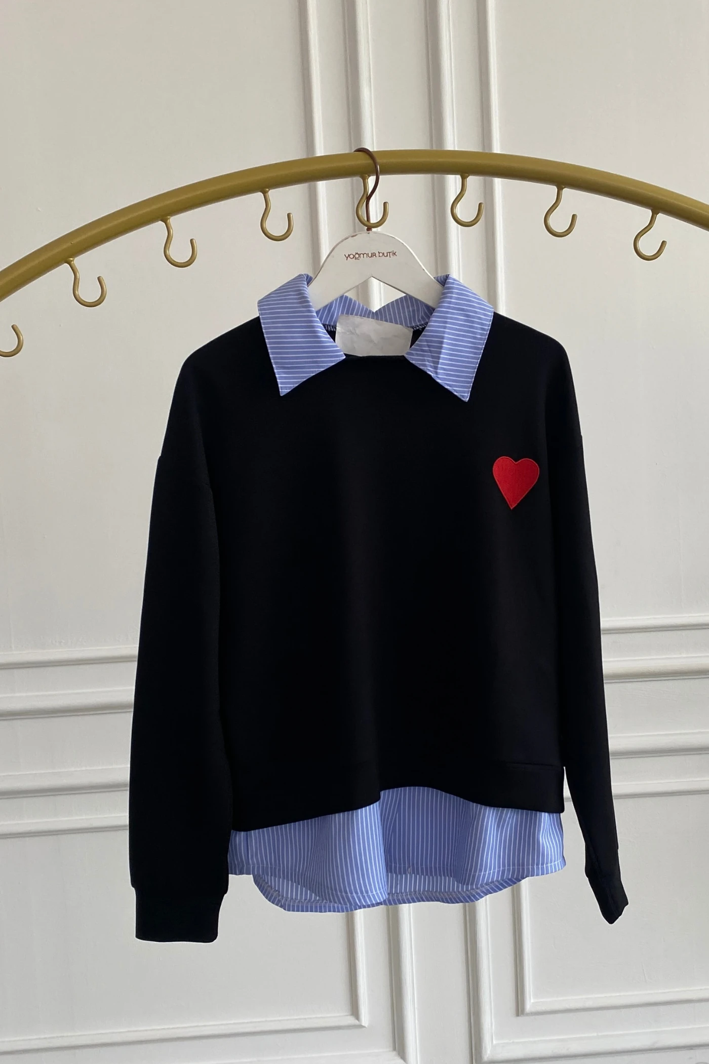 Polo Yaka Çizgili Gömlek Detaylı Kalp Nakışlı Sweat