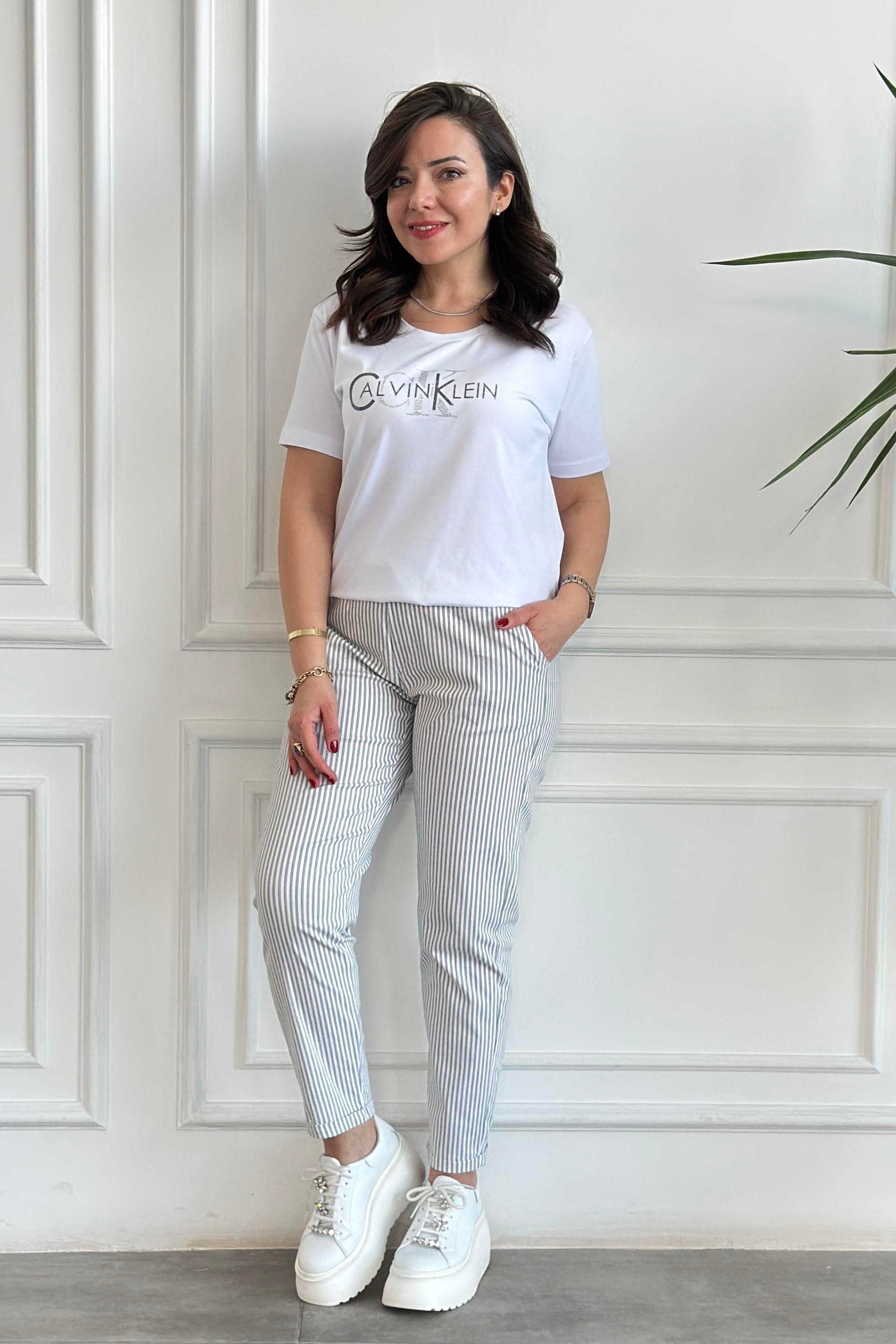 Bisiklet Yaka Önü Yazı Ve Taş Detaylı T-Shirt